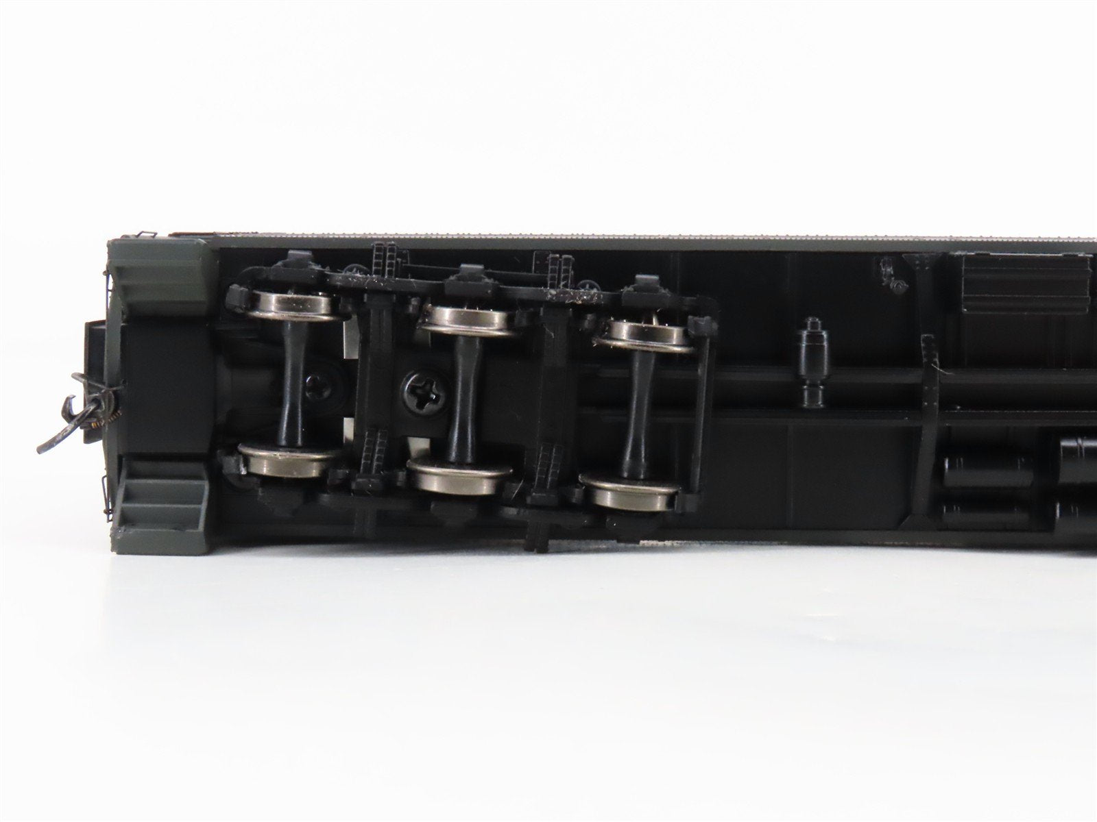 HO Scale Walthers 920-17102 Pullman 2 Tone Gray 82' 8-1-2 Sleeper Passenger Car