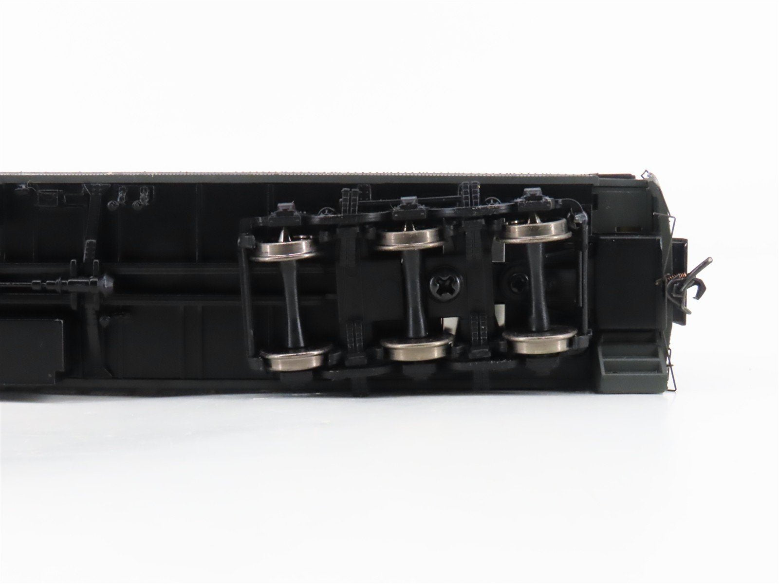 HO Scale Walthers 920-17102 Pullman 2 Tone Gray 82' 8-1-2 Sleeper Passenger Car