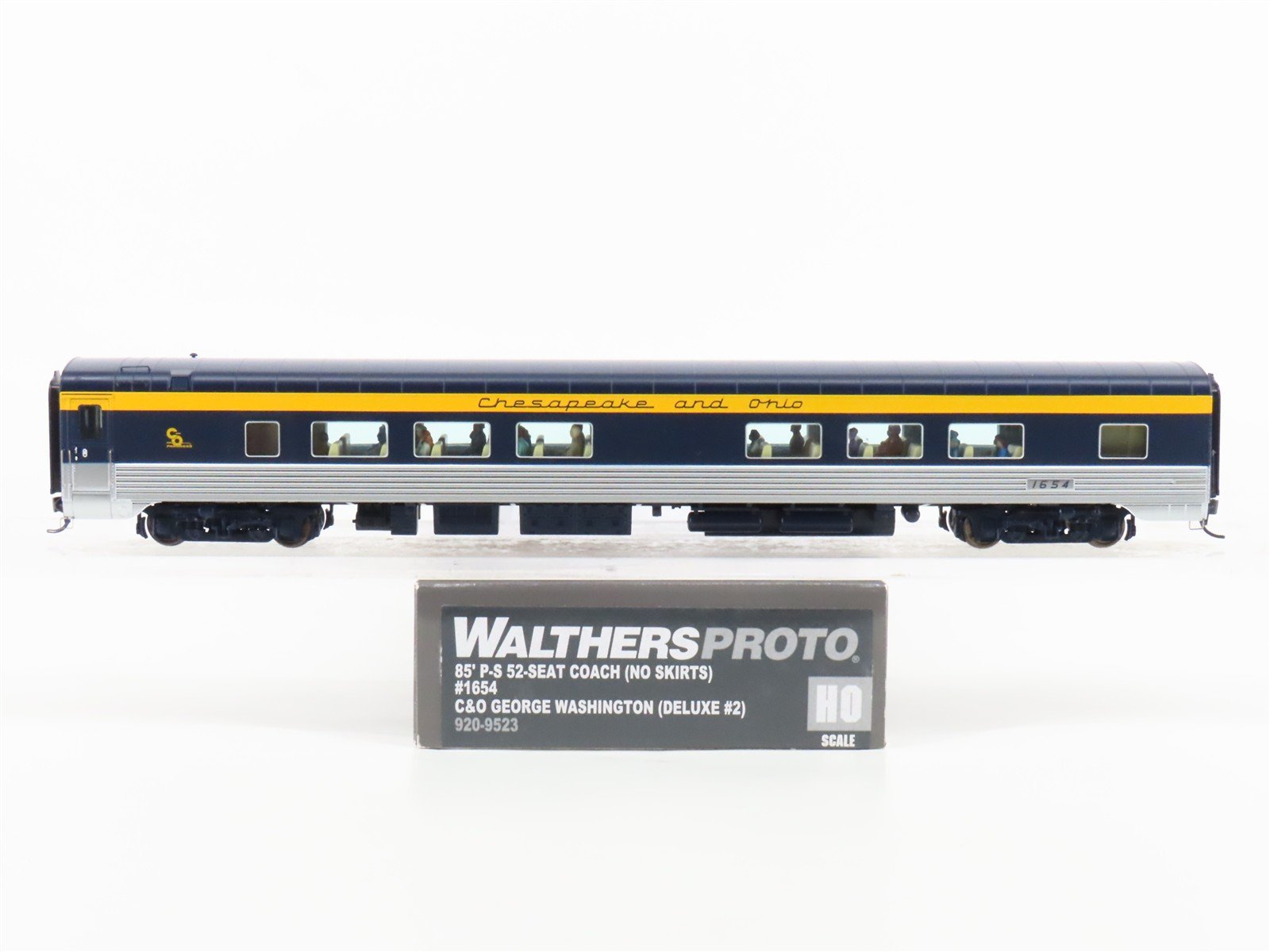 HO Walthers 920-9523 C&O 85' P-S 52-Seat Coach Passenger Car #1654 w/Lights