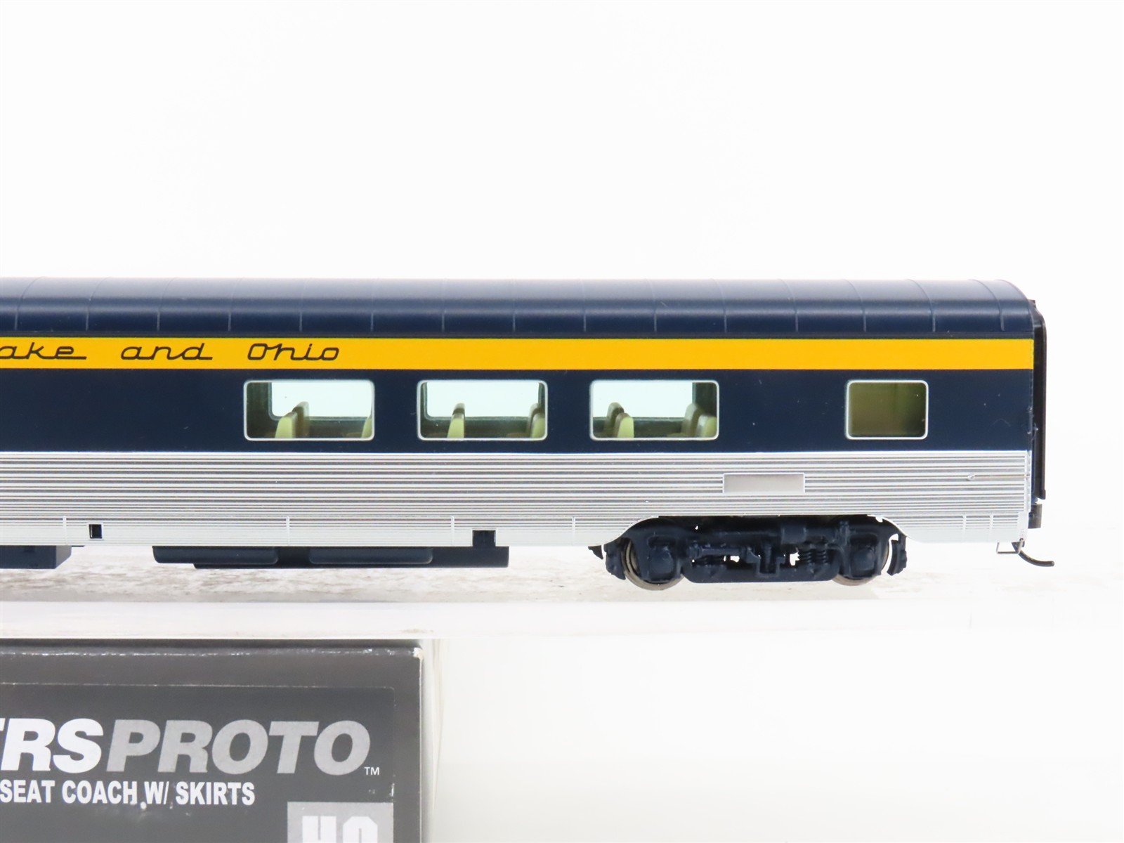 HO Scale Walthers 920-9362 C&O 85' Pullman 52-Coach Passenger Car Pere Marquette