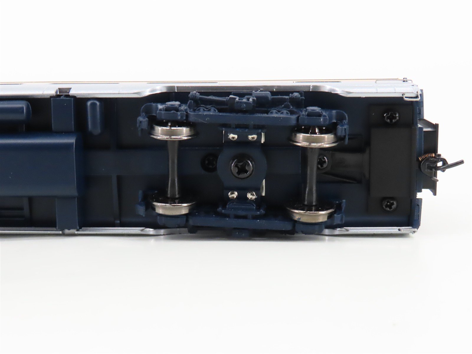 HO Scale Walthers 920-9362 C&O 85' Pullman 52-Coach Passenger Car Pere Marquette