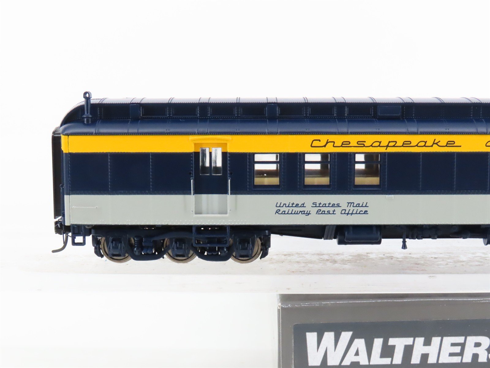 HO Scale Walthers 920-9520 C&O 70' Heavyweight RP-Baggage Passenger Car #89