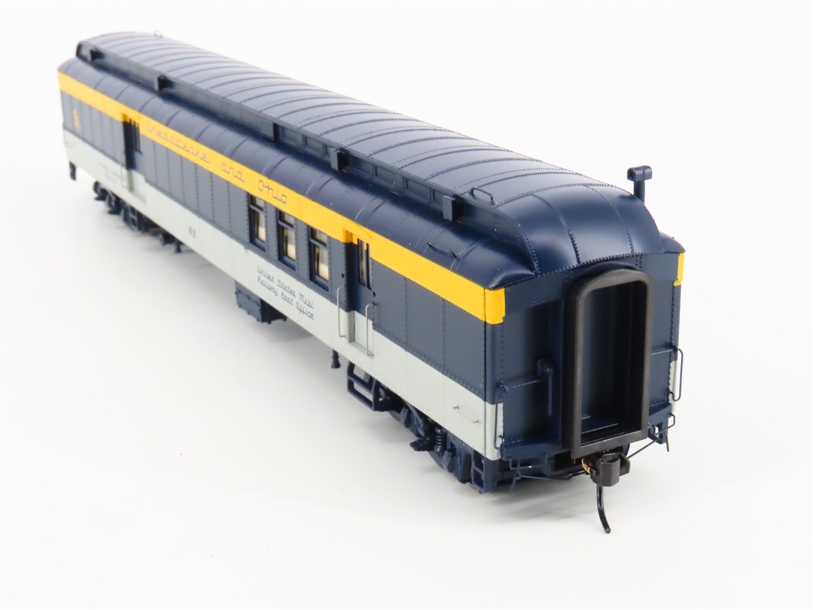 HO Scale Walthers 920-9520 C&O 70' Heavyweight RP-Baggage Passenger Car #89