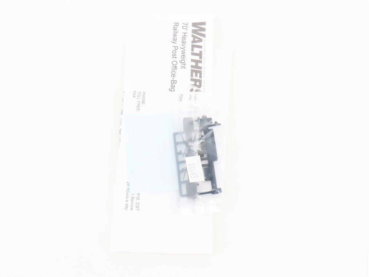 HO Scale Walthers 920-9520 C&amp;O 70&#39; Heavyweight RP-Baggage Passenger Car #89