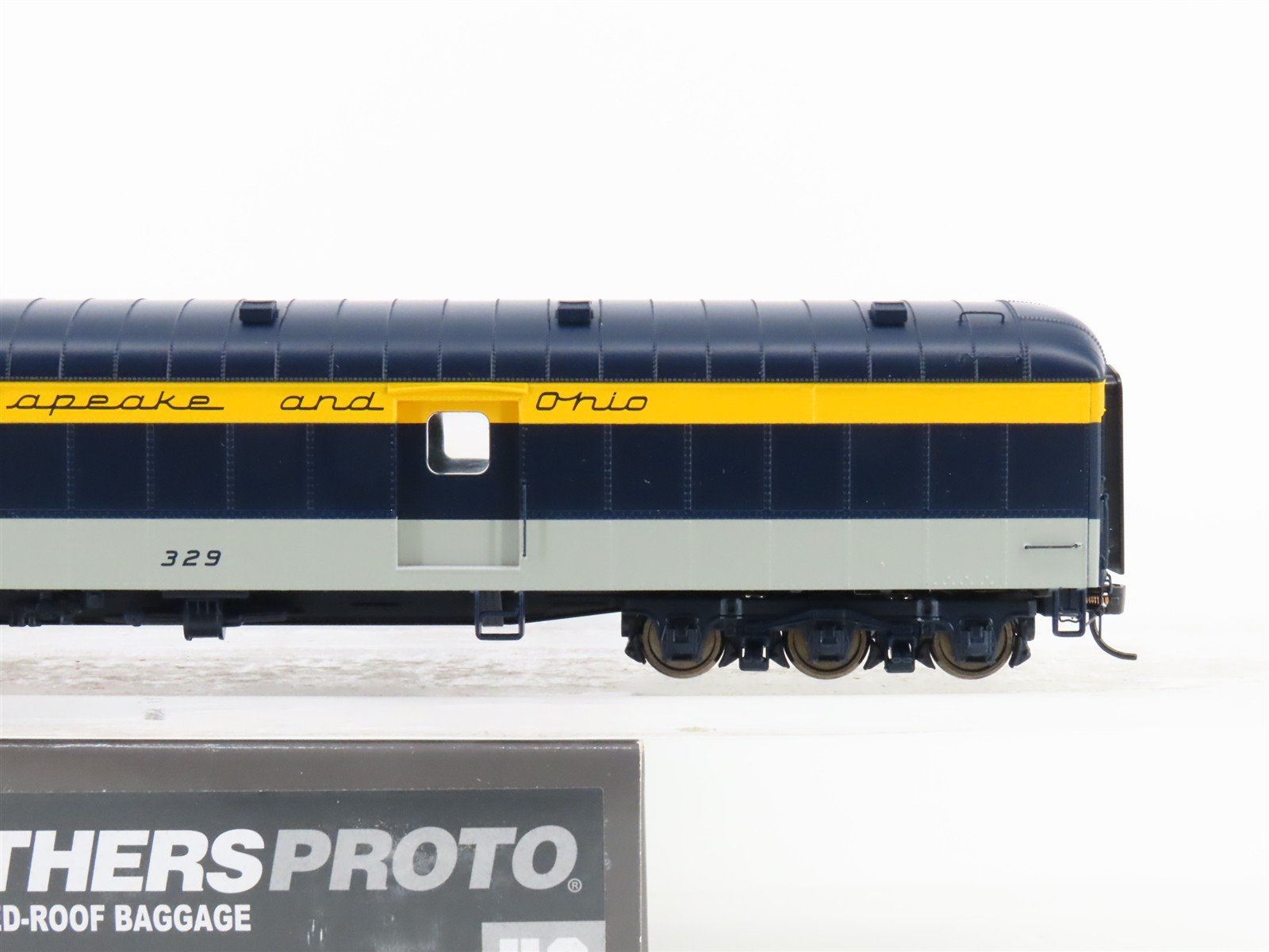 HO Walthers 920-9521 C&O George Washington 70' ACF Baggage Passenger Car #329