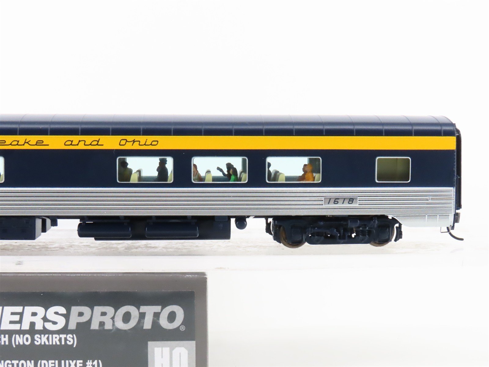 HO Walthers Proto 920-9513 C&O Railway 85' P-S Coach Passenger Car #1618 wLights