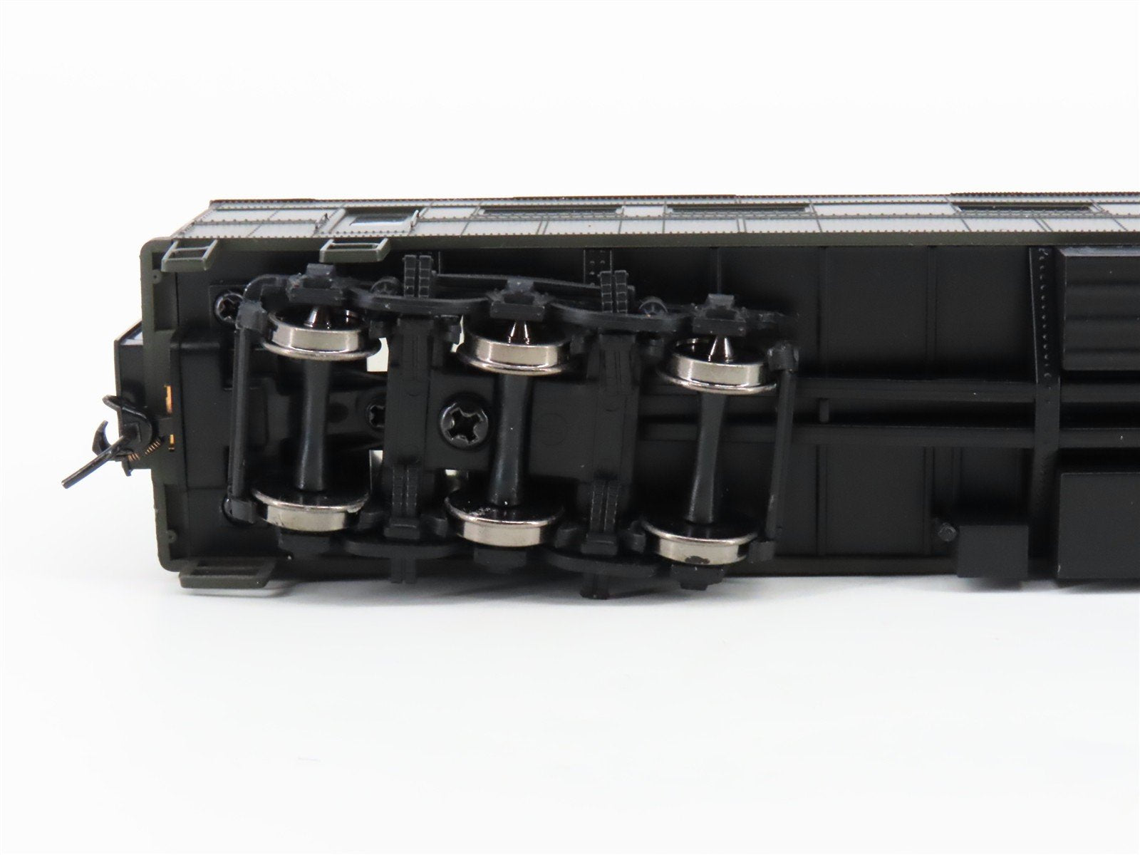 HO Scale Walthers Classic 932-10199 Unlettered Heavyweight Diner Passenger Car
