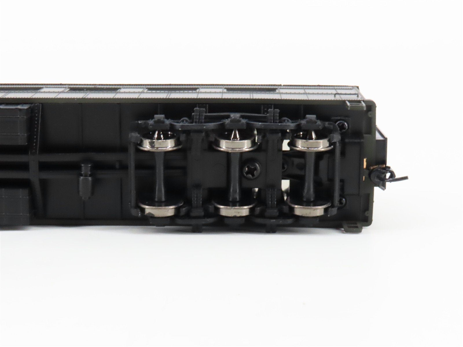 HO Scale Walthers Classic 932-10199 Unlettered Heavyweight Diner Passenger Car