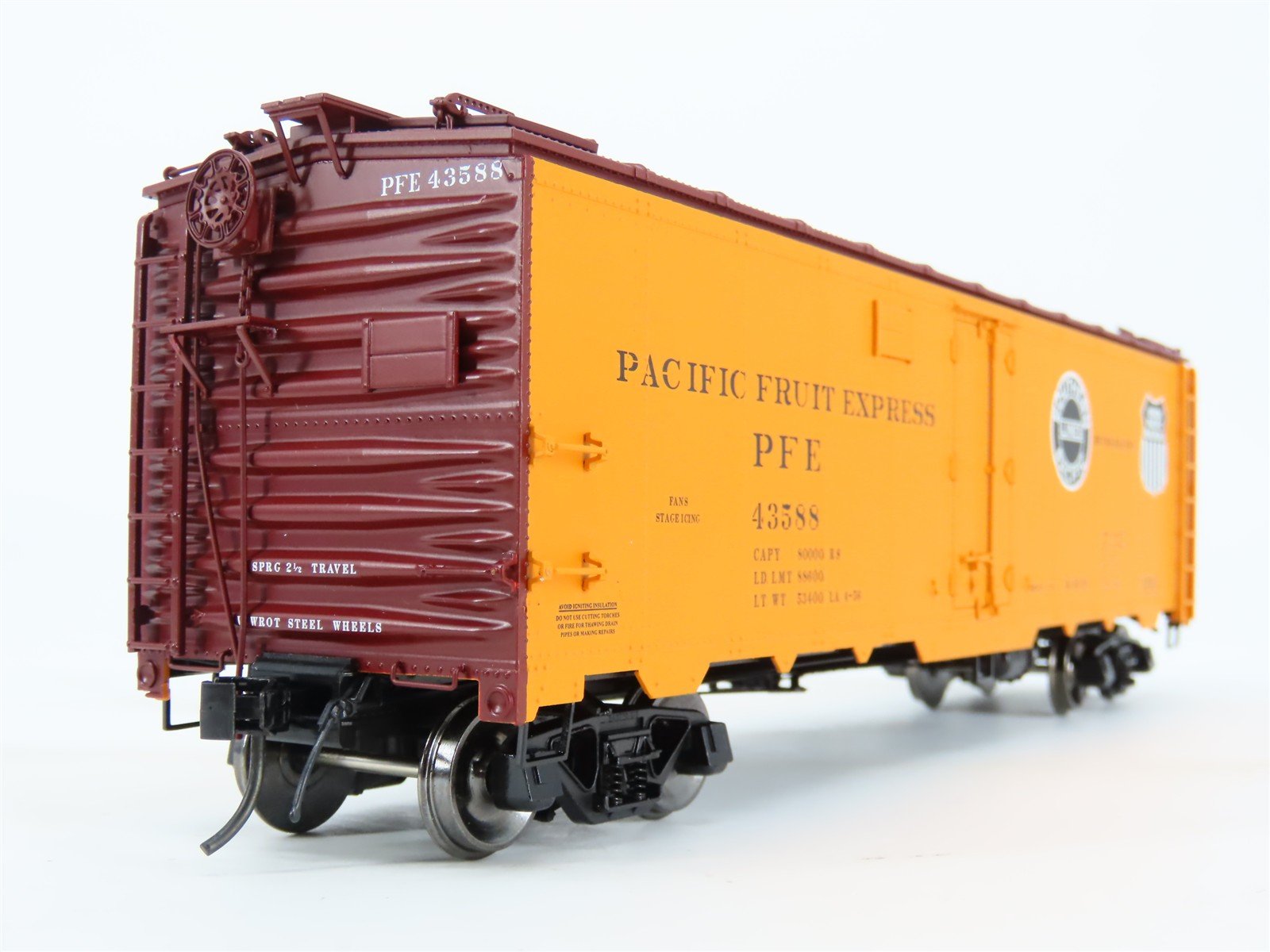 O Scale 2-Rail Atlas 3004905-3 PFE Pacific Fruit Express 40' Steel Reefer #43588