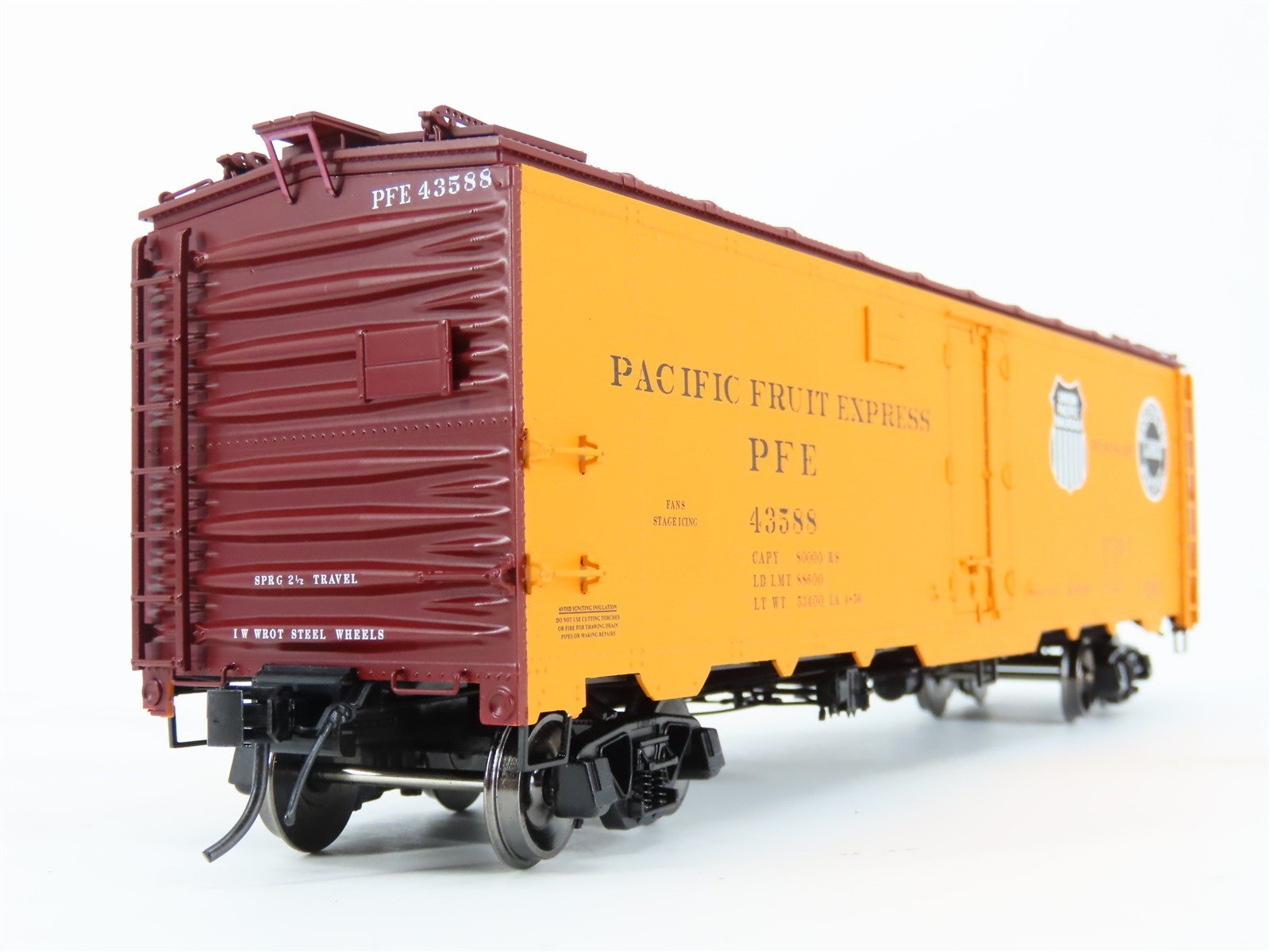 O Scale 2-Rail Atlas 3004905-3 PFE Pacific Fruit Express 40' Steel Reefer #43588
