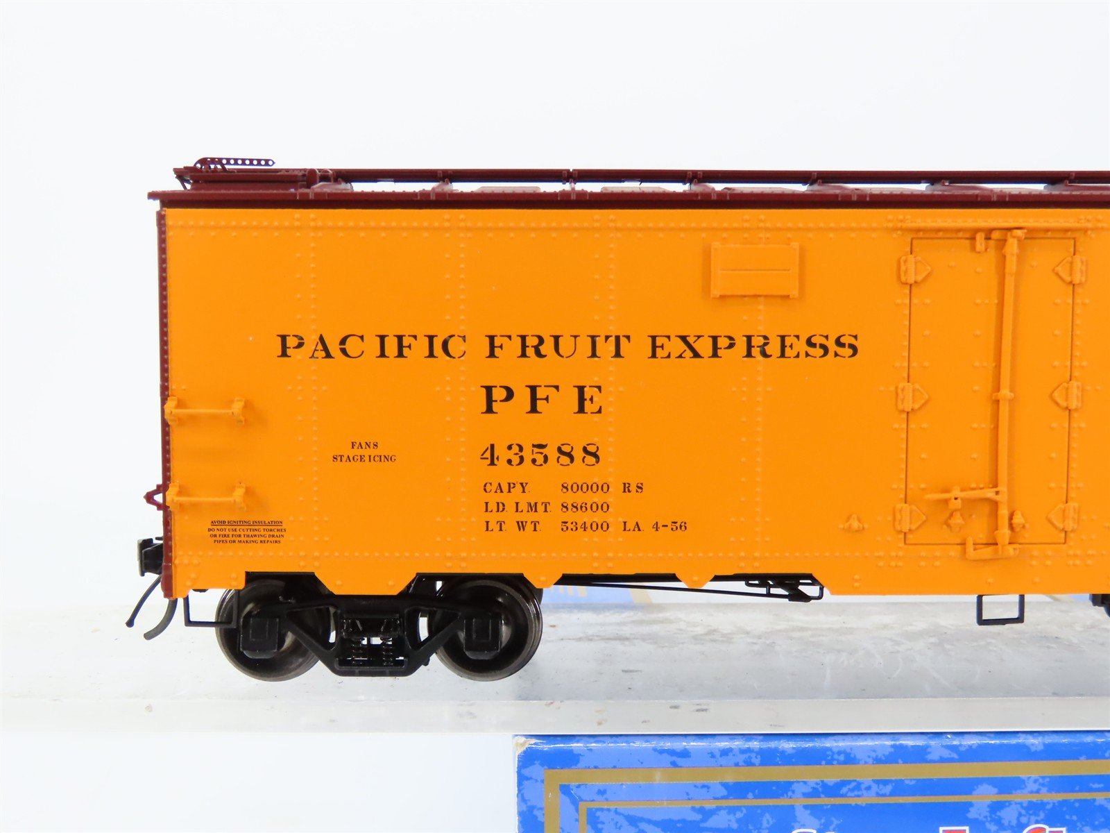 O Scale 2-Rail Atlas 3004905-3 PFE Pacific Fruit Express 40' Steel Reefer #43588