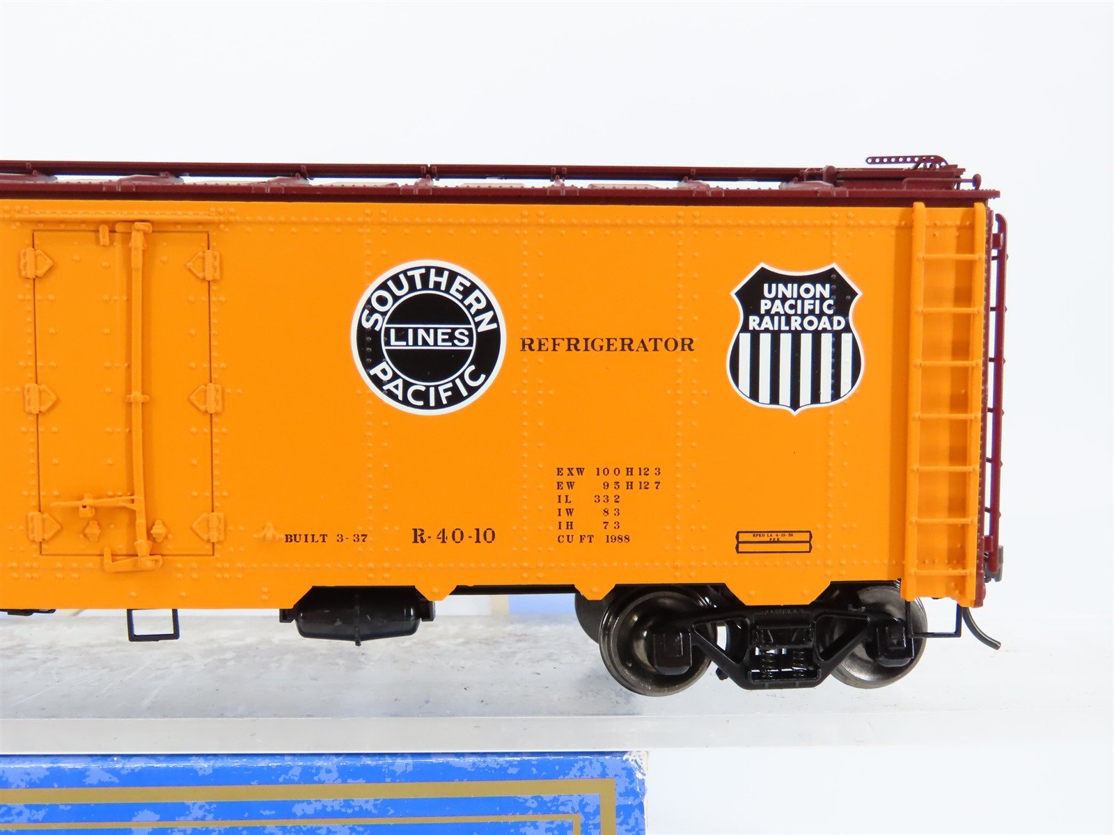O Scale 2-Rail Atlas 3004905-3 PFE Pacific Fruit Express 40' Steel Reefer #43588