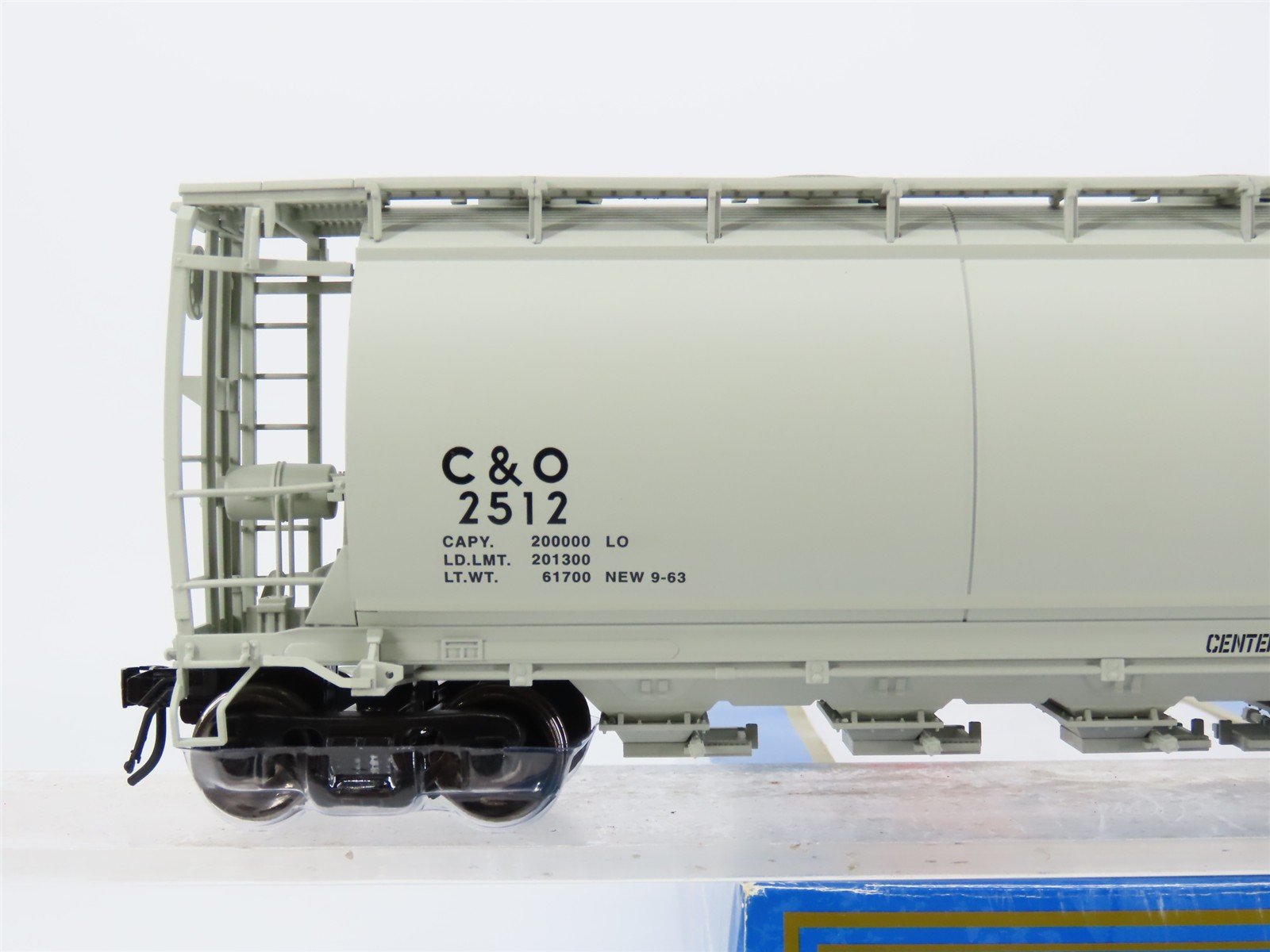 O Scale 2-Rail Atlas 3002205A C&O Chesapeake & Ohio 6-Bay Covered Hopper #2512