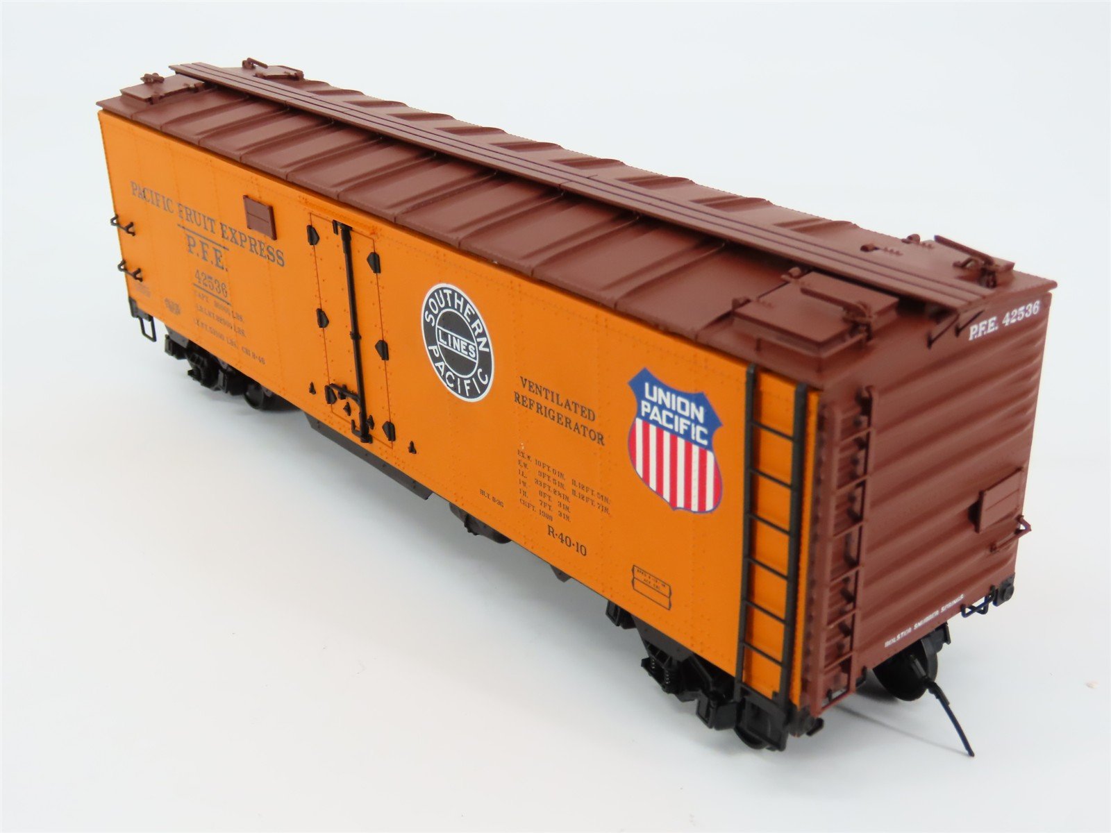 O Scale 2-Rail InterMountain 25302S-54 PFE Pacific Fruit Express Reefer #42536