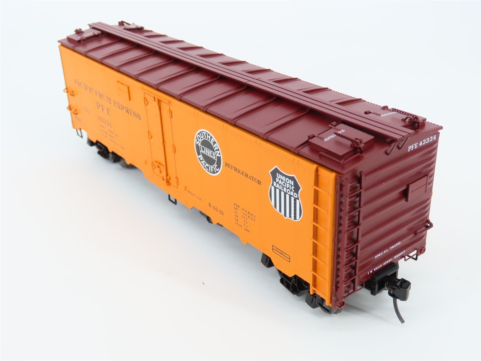 O Scale 2-Rail Atlas 3004905-2 PFE Pacific Fruit Express 40' Steel Reefer #43334