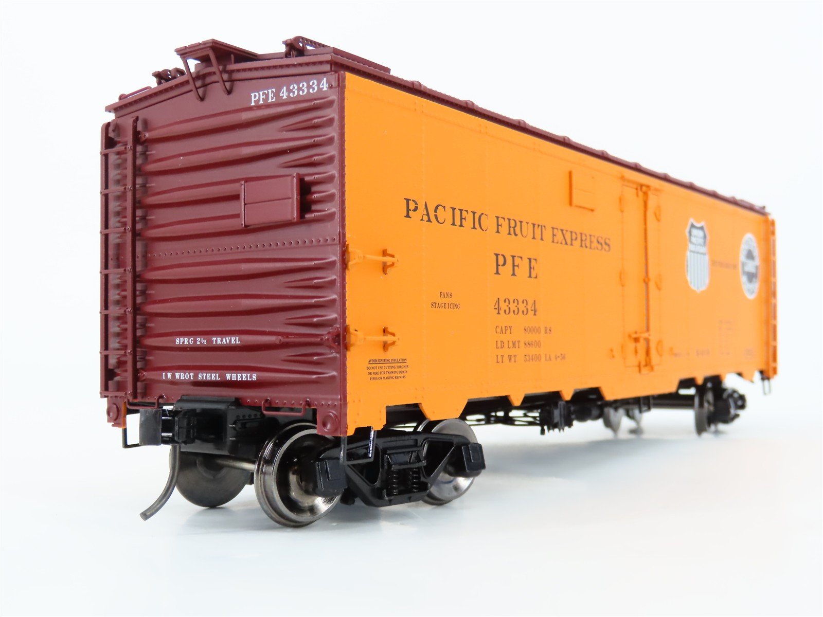 O Scale 2-Rail Atlas 3004905-2 PFE Pacific Fruit Express 40' Steel Reefer #43334
