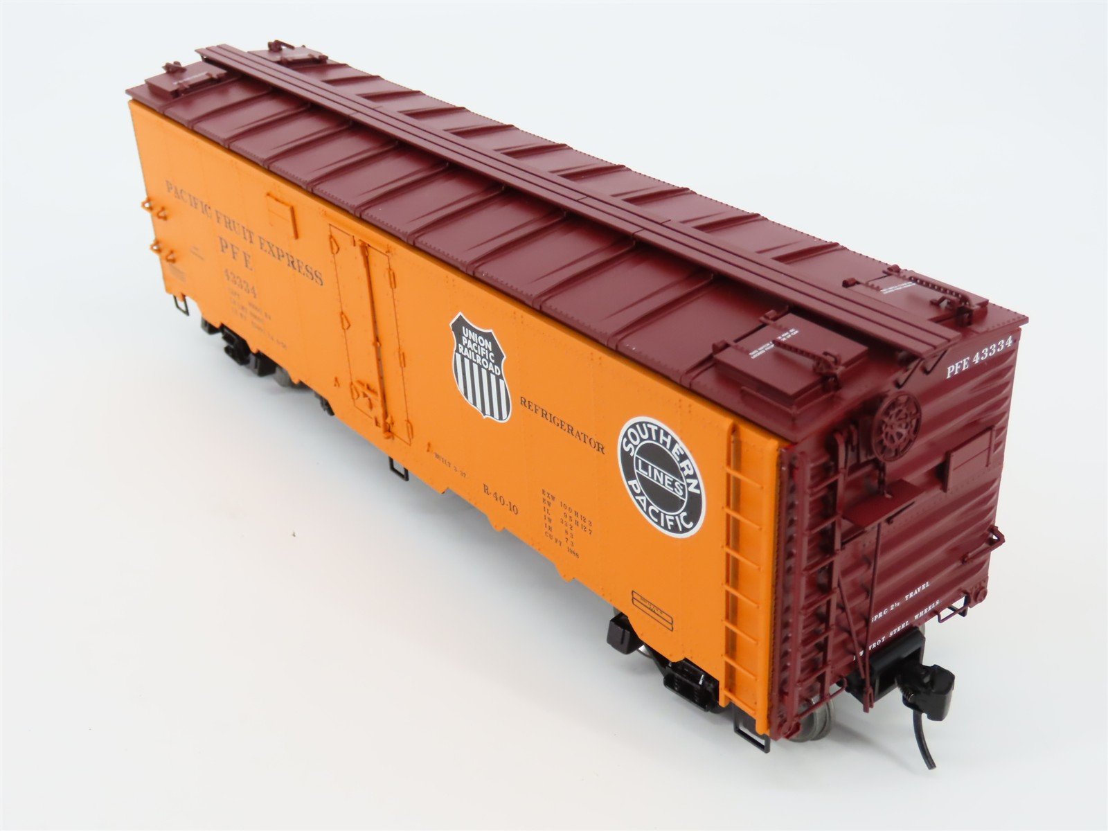 O Scale 2-Rail Atlas 3004905-2 PFE Pacific Fruit Express 40' Steel Reefer #43334