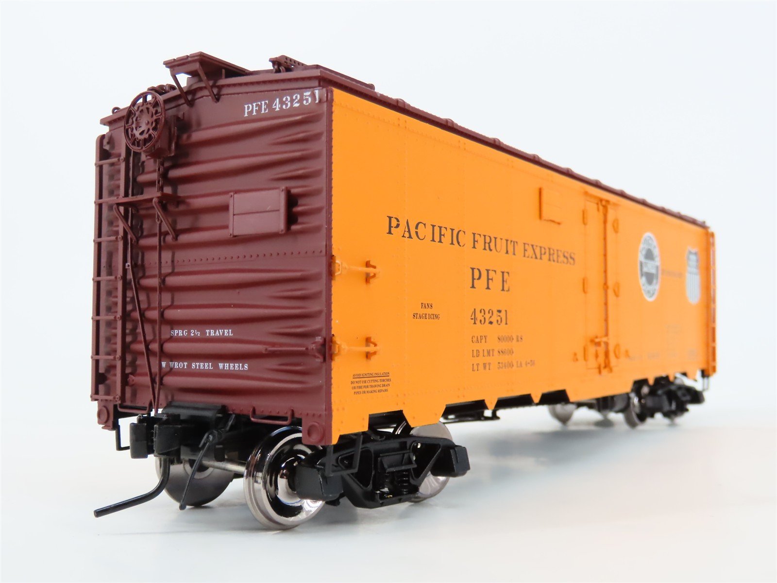 O Scale 2-Rail Atlas 9524-5 PFE Pacific Fruit Express 40' Reefer #43251