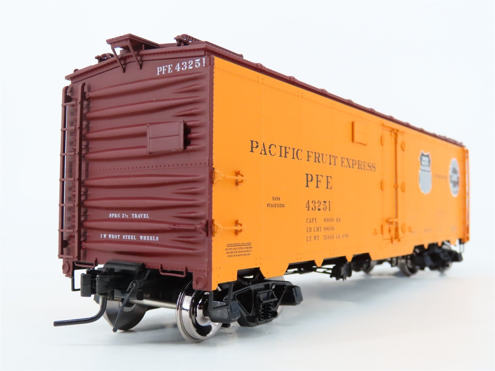 O Scale 2-Rail Atlas 9524-5 PFE Pacific Fruit Express 40' Reefer #43251