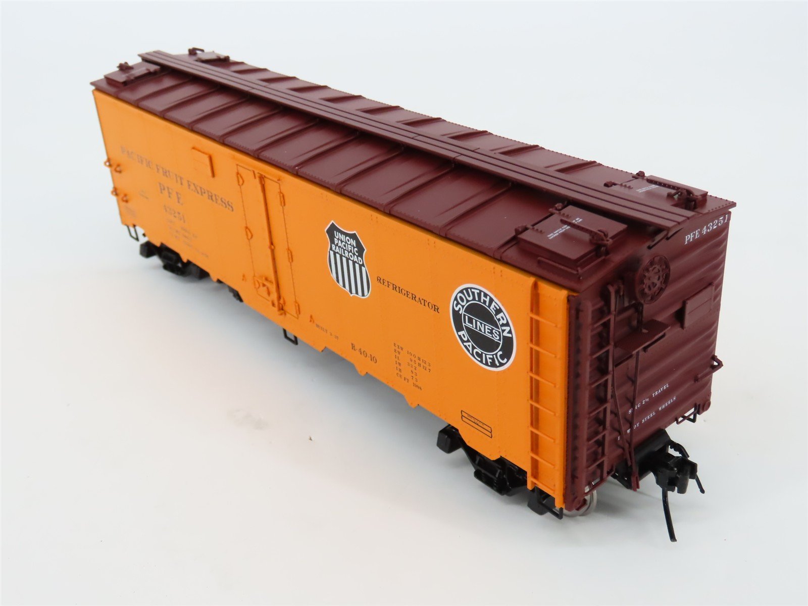 O Scale 2-Rail Atlas 9524-5 PFE Pacific Fruit Express 40' Reefer #43251