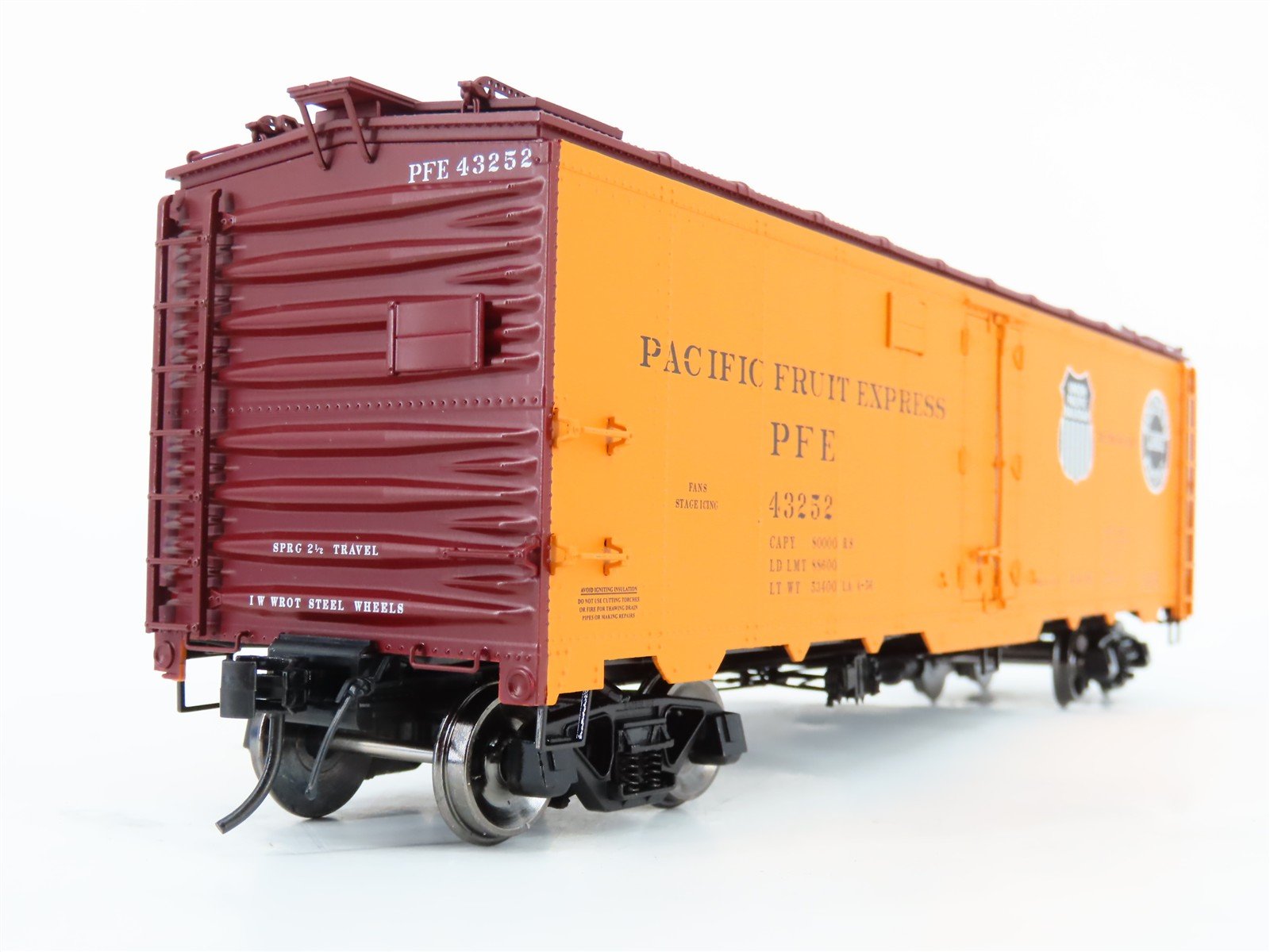 O Scale 2-Rail Atlas 3004905-4 PFE Pacific Fruit Express 40' Steel Reefer #43252