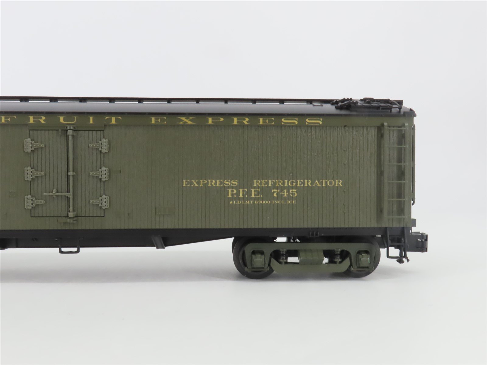 O Gauge 3-Rail Atlas 3001029-2 PFE Pacific Fruit Express GACC Wood Reefer #745