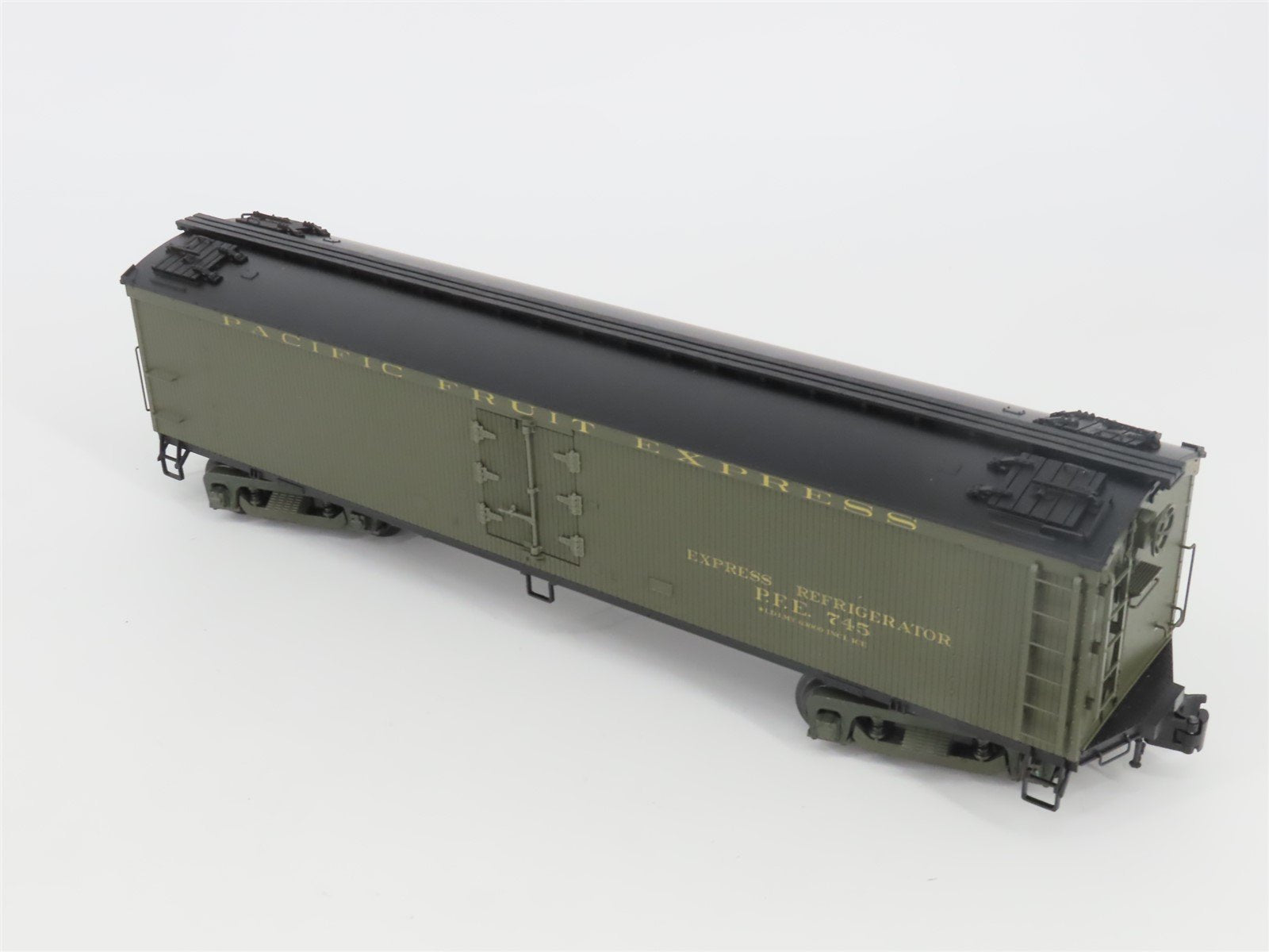 O Gauge 3-Rail Atlas 3001029-2 PFE Pacific Fruit Express GACC Wood Reefer #745