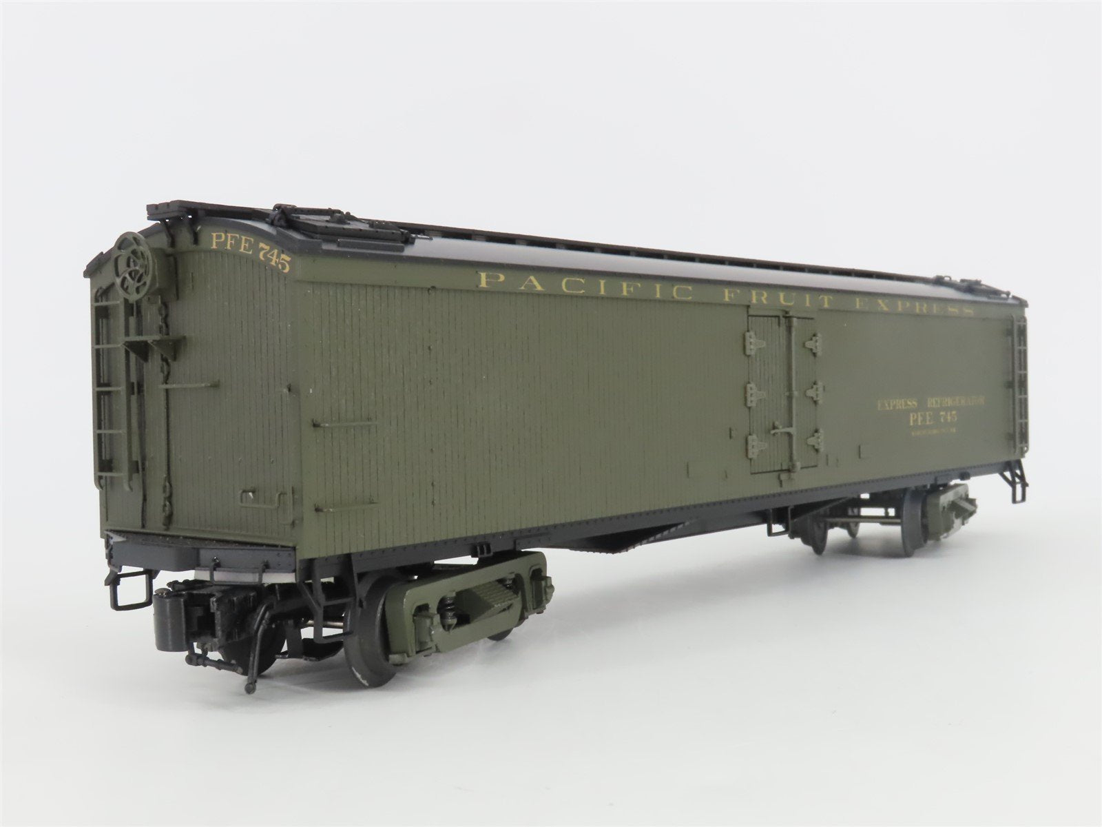 O Gauge 3-Rail Atlas 3001029-2 PFE Pacific Fruit Express GACC Wood Reefer #745