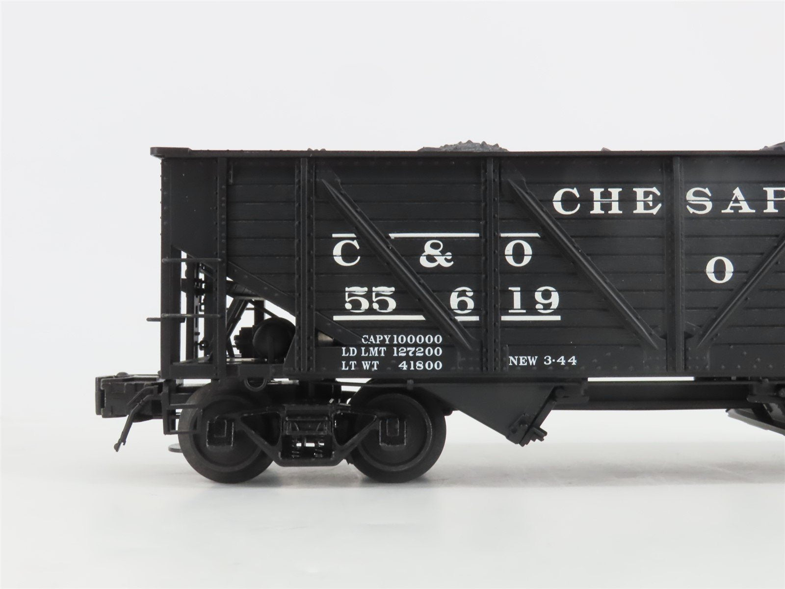 O Gauge 3-Rail Atlas 6423-7 C&O 50-Ton War Emergency 2-Bay Hopper 55619 w/ Load