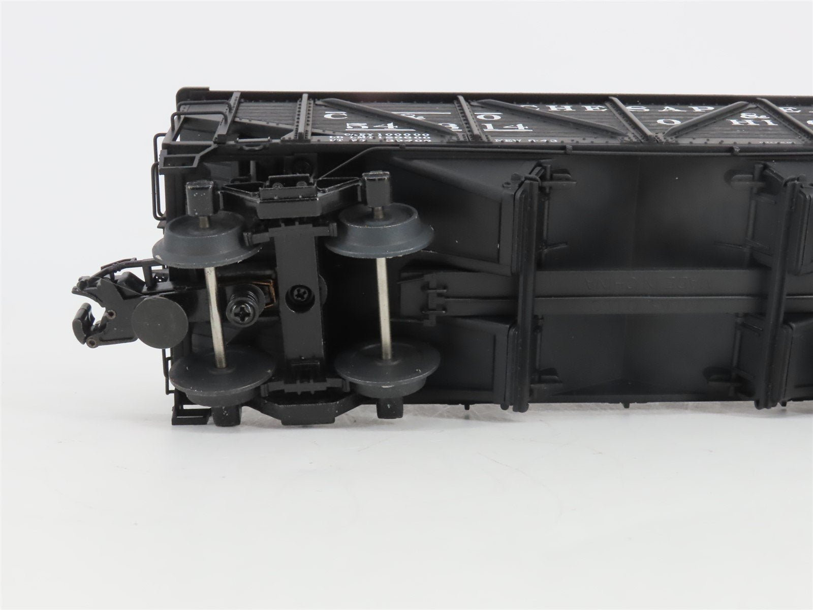 O Gauge 3-Rail Atlas 6423-1 C&O 50-Ton War Emergency 2-Bay Hopper 54314 w/ Load