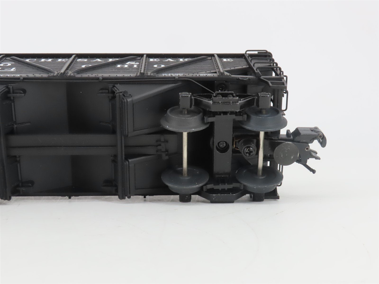 O Gauge 3-Rail Atlas 6423-1 C&O 50-Ton War Emergency 2-Bay Hopper 54314 w/ Load