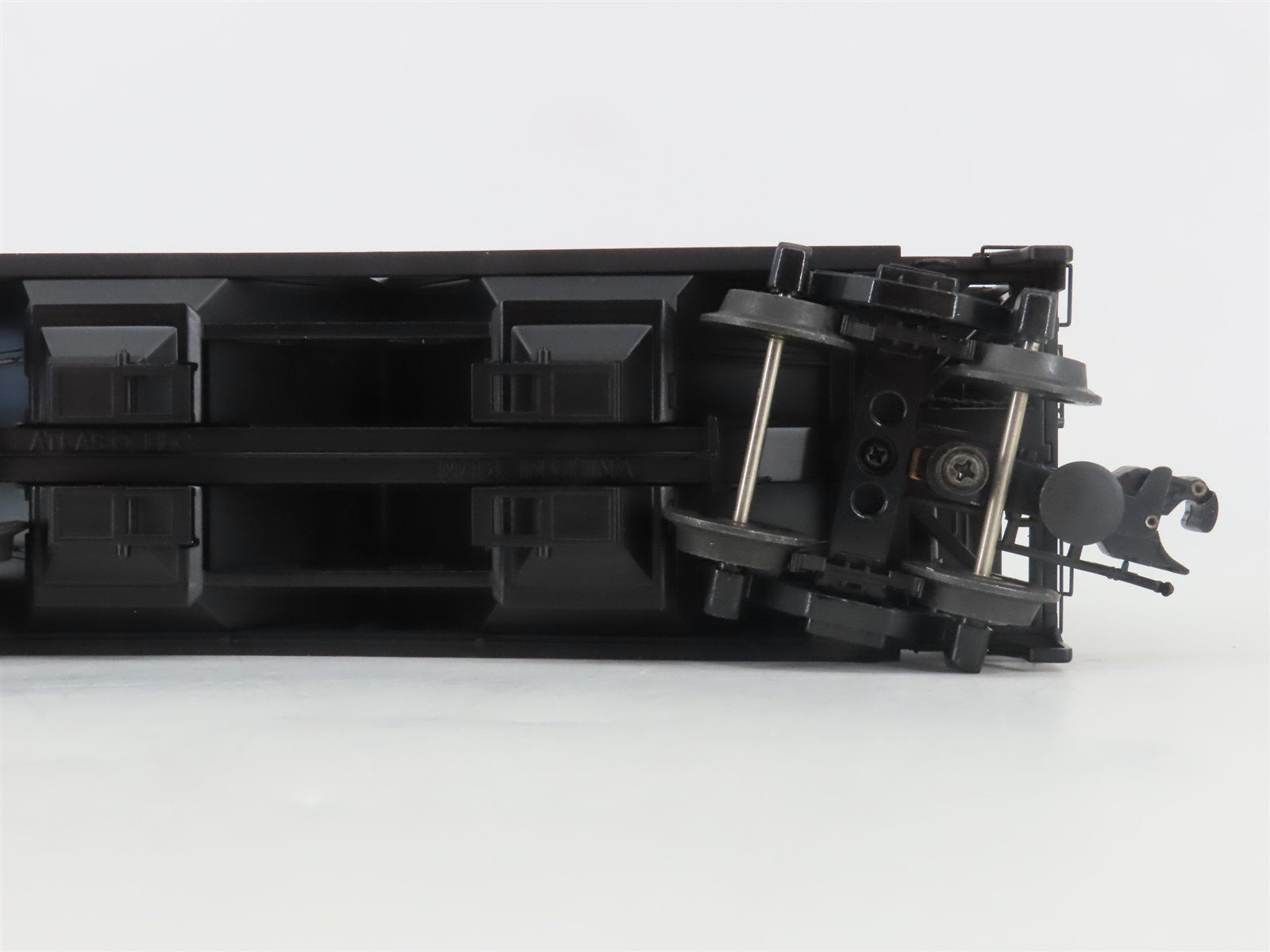 O Gauge 3-Rail Atlas 8358-3 C&O Chesapeake & Ohio 2-Bay Covered Hopper #410