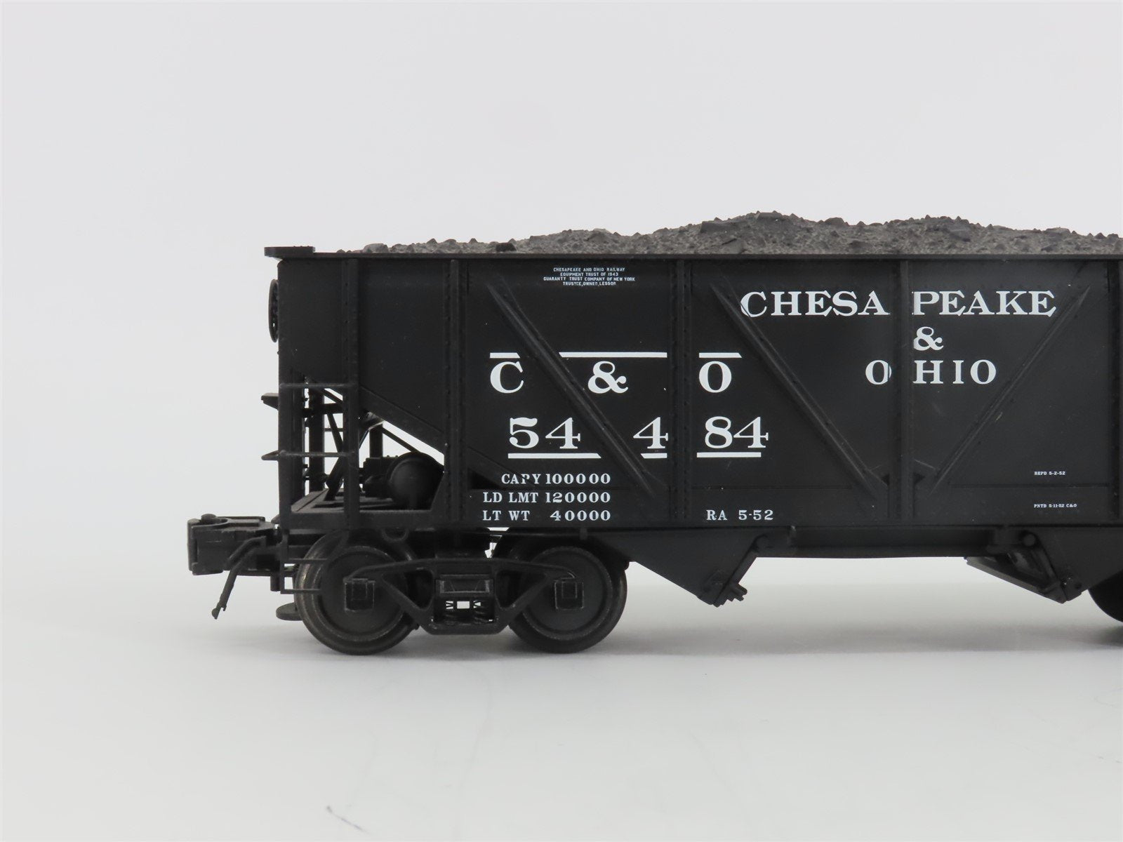 O Gauge 3-Rail Atlas 6438-7 C&O 50-Ton War Emergency 2-Bay Hopper #54484 w/ Load