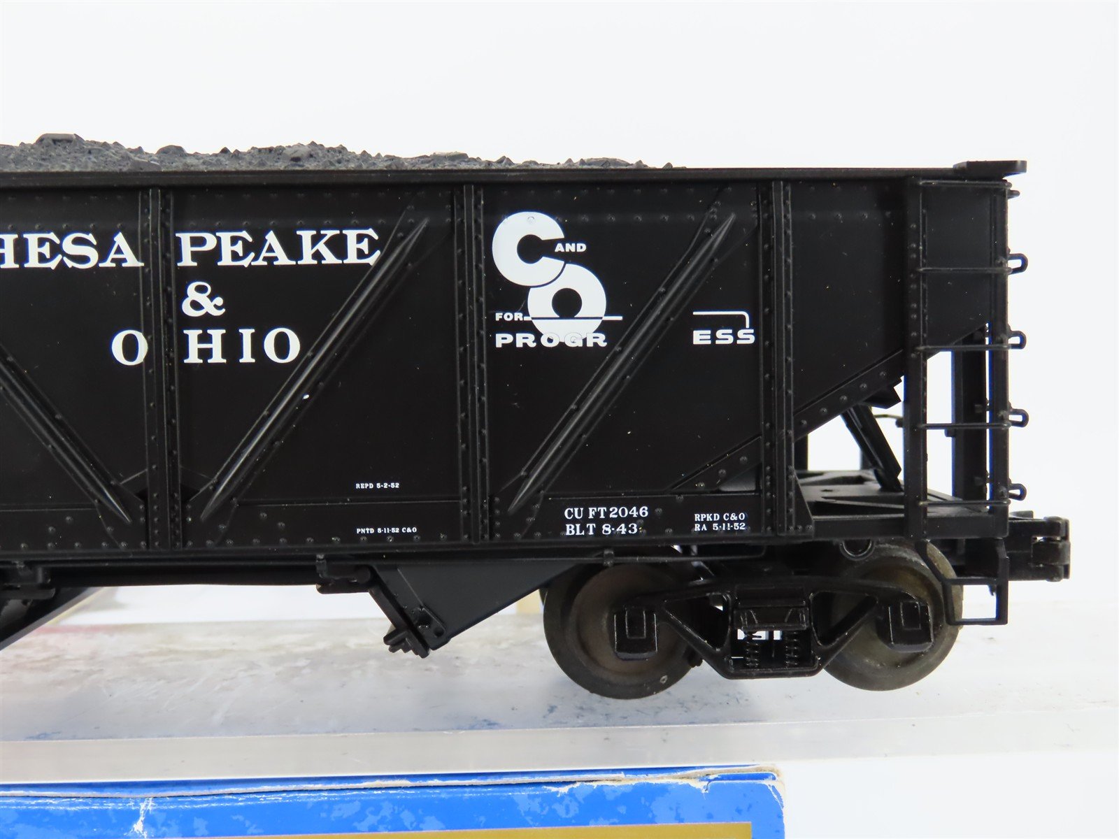 O Gauge 3-Rail Atlas 6438-1 C&O Re-Built War Emergency 2-Bay Hopper 53227 w/Load