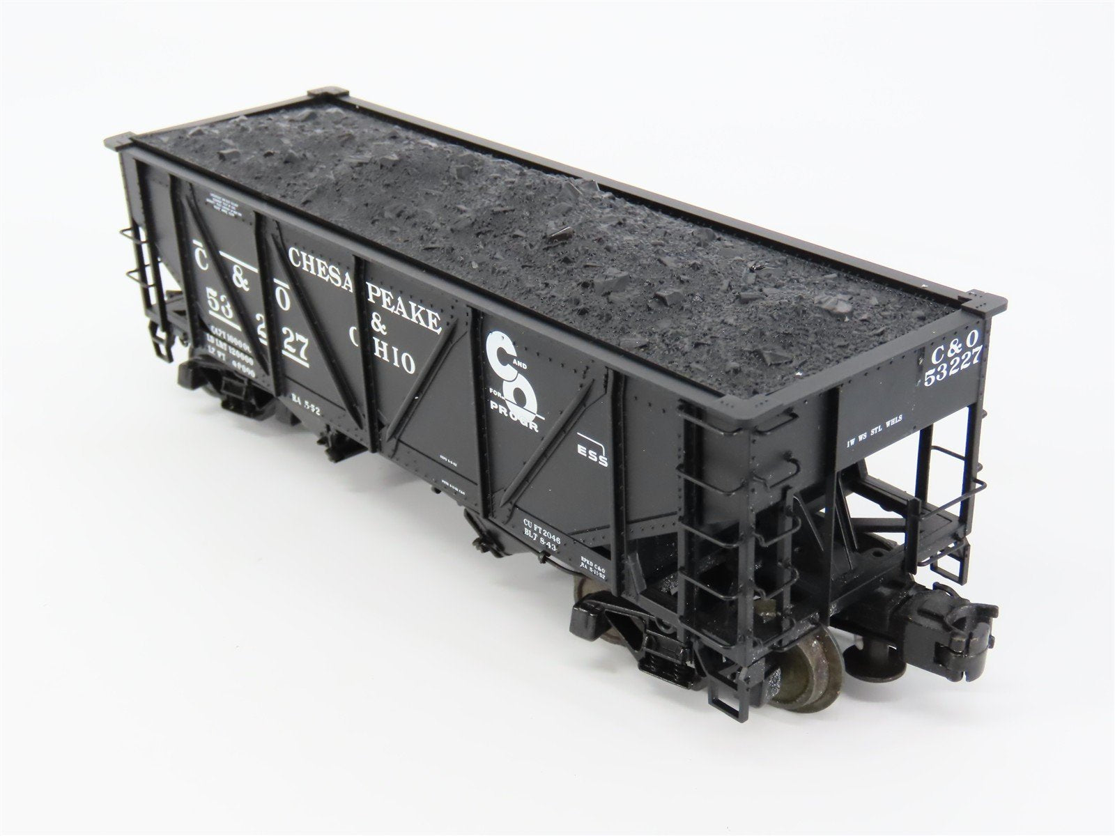 O Gauge 3-Rail Atlas 6438-1 C&O Re-Built War Emergency 2-Bay Hopper 53227 w/Load