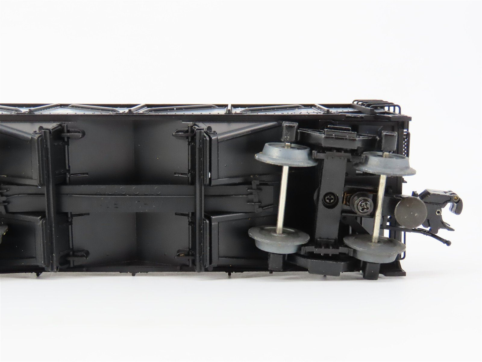 O Gauge 3-Rail Atlas 6438-1 C&O Re-Built War Emergency 2-Bay Hopper 53227 w/Load