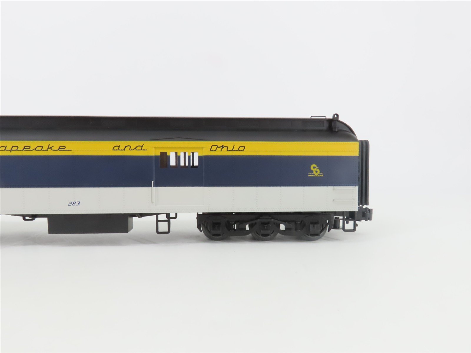 O Gauge 3-Rail Atlas Trainman 2001364-2 C&O 60' Baggage Passenger Car #283