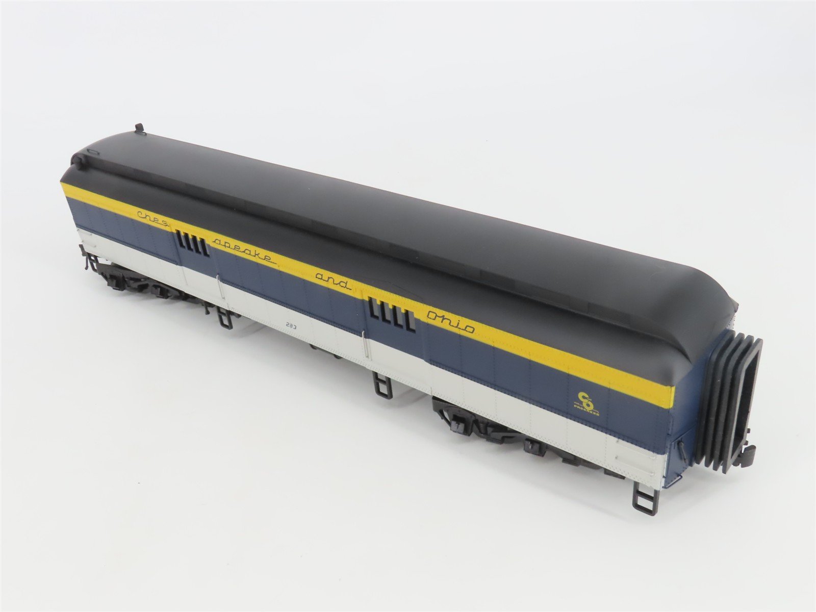 O Gauge 3-Rail Atlas Trainman 2001364-2 C&O 60' Baggage Passenger Car #283