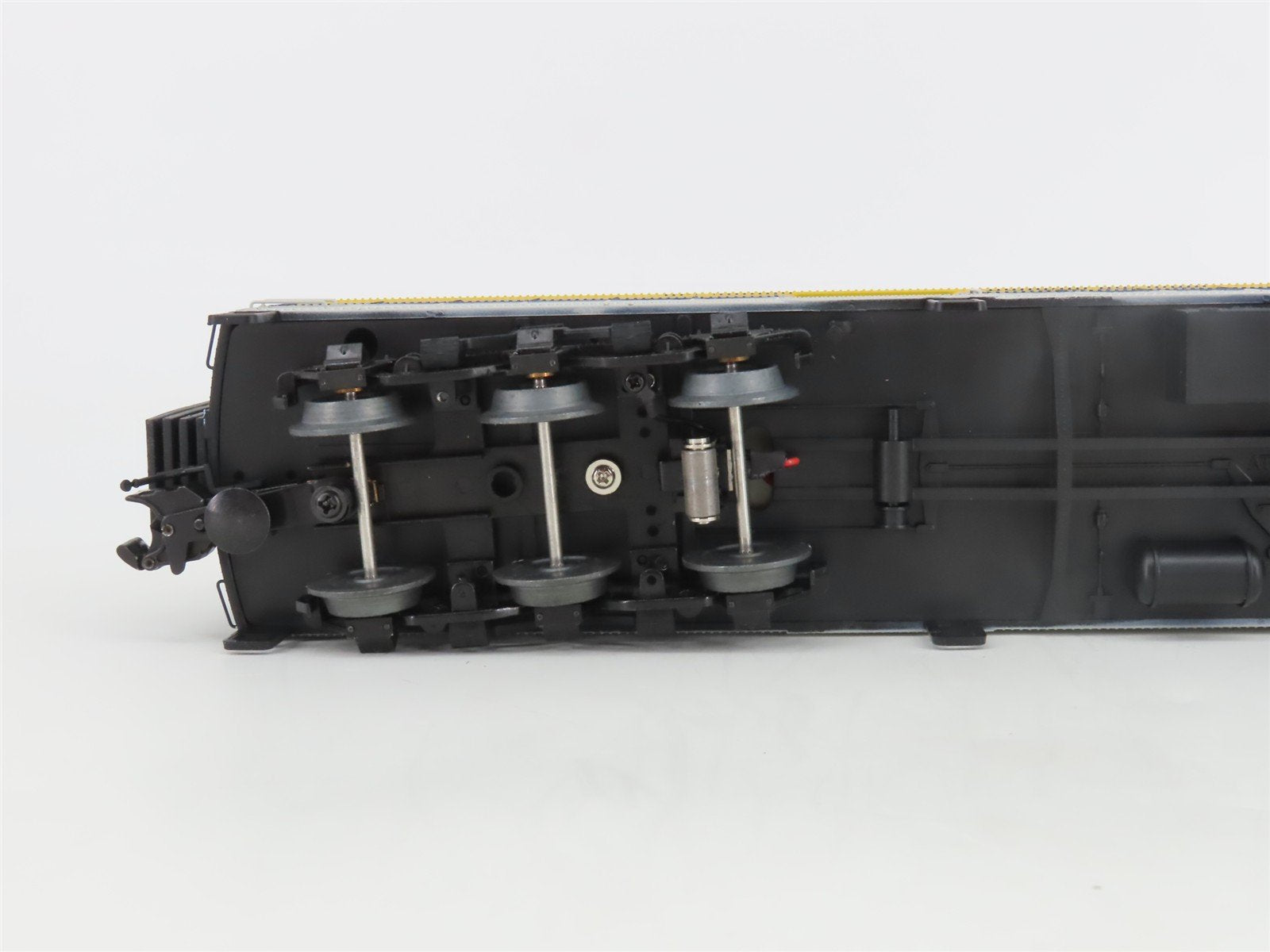 O Gauge 3-Rail Atlas Trainman 2001364-2 C&O 60' Baggage Passenger Car #283