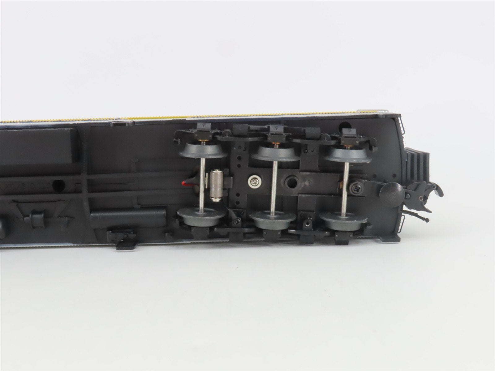 O Gauge 3-Rail Atlas Trainman 2001364-2 C&O 60' Baggage Passenger Car #283