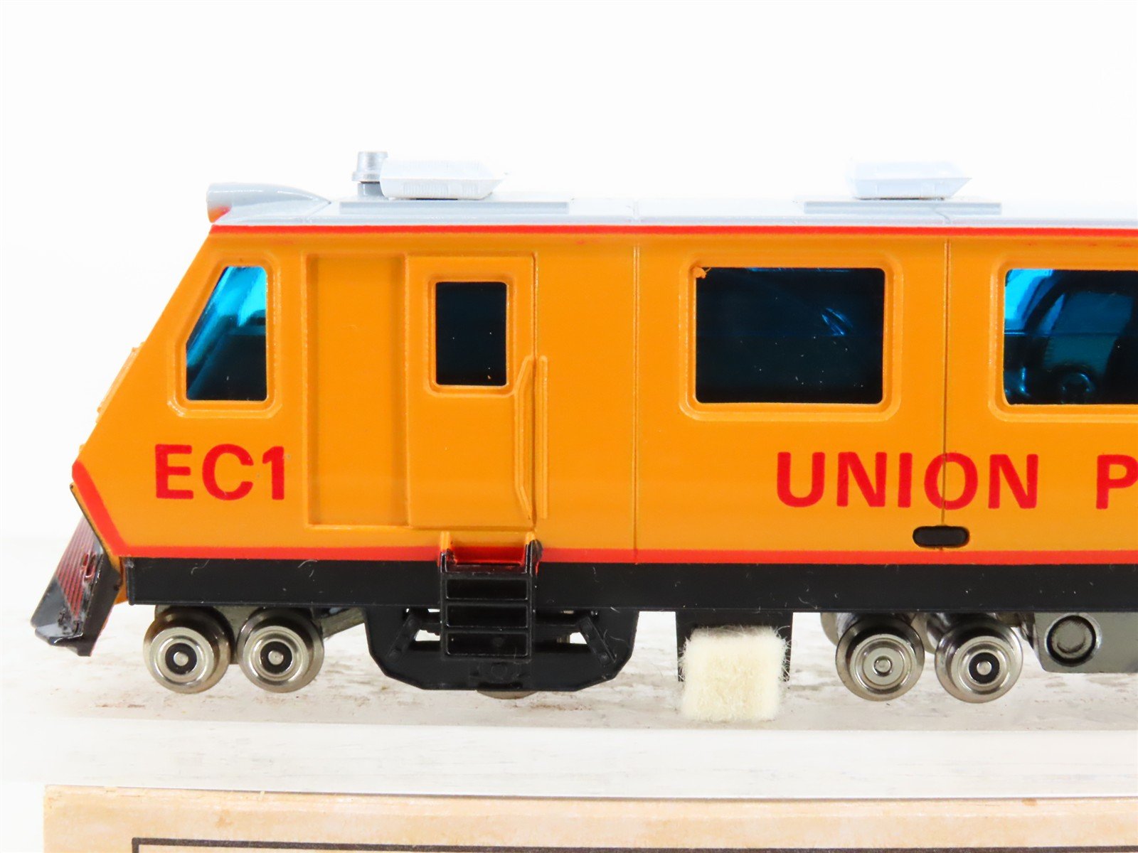 HO Scale Bachmann 608 UP Union Pacific Plasser EM80C Track Cleaning Diesel #EC1