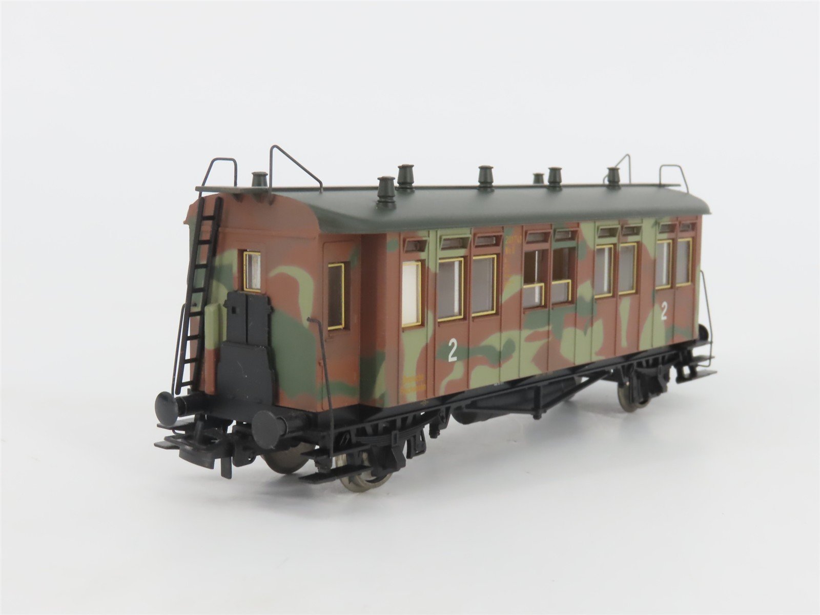 HO Scale Liliput L327399 DR Deutsche Reichsbahn WWII 2nd Class Passenger Car