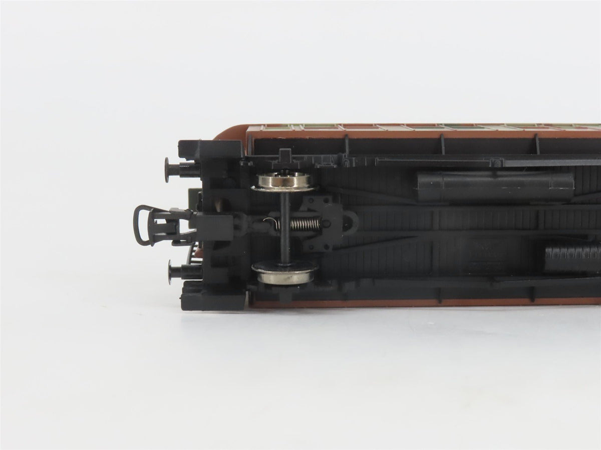 HO Scale Liliput L327399 DR Deutsche Reichsbahn WWII 2nd Class Passenger Car