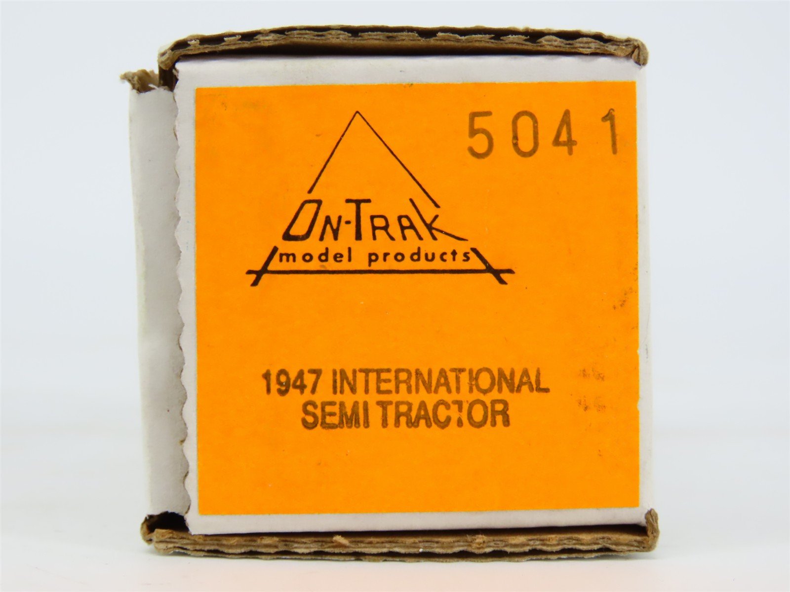 HO 1/87 On-Trak 5041 Undecorated 1947 International Semi Tractor Vehicle Kit