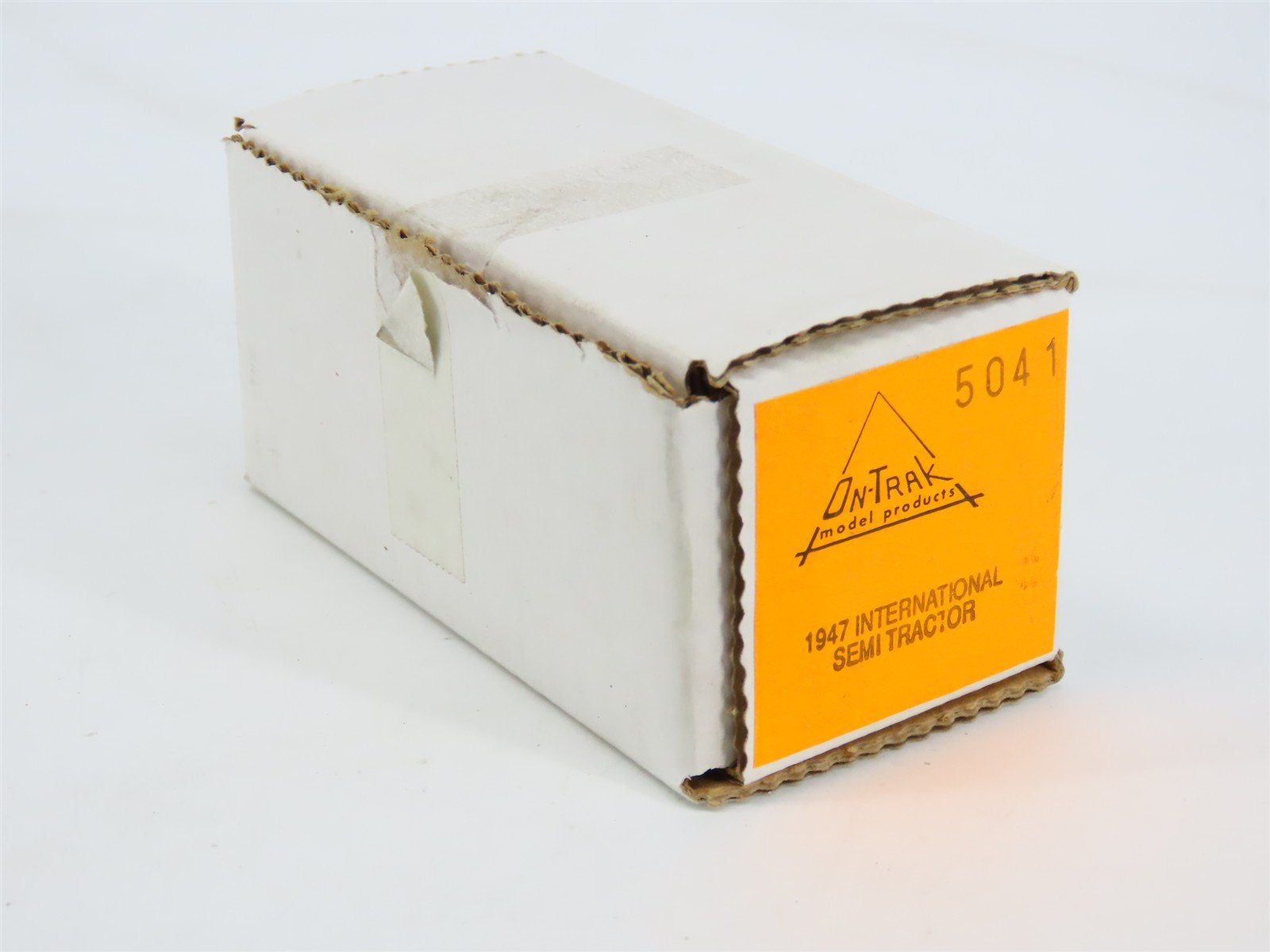 HO 1/87 On-Trak 5041 Undecorated 1947 International Semi Tractor Vehicle Kit