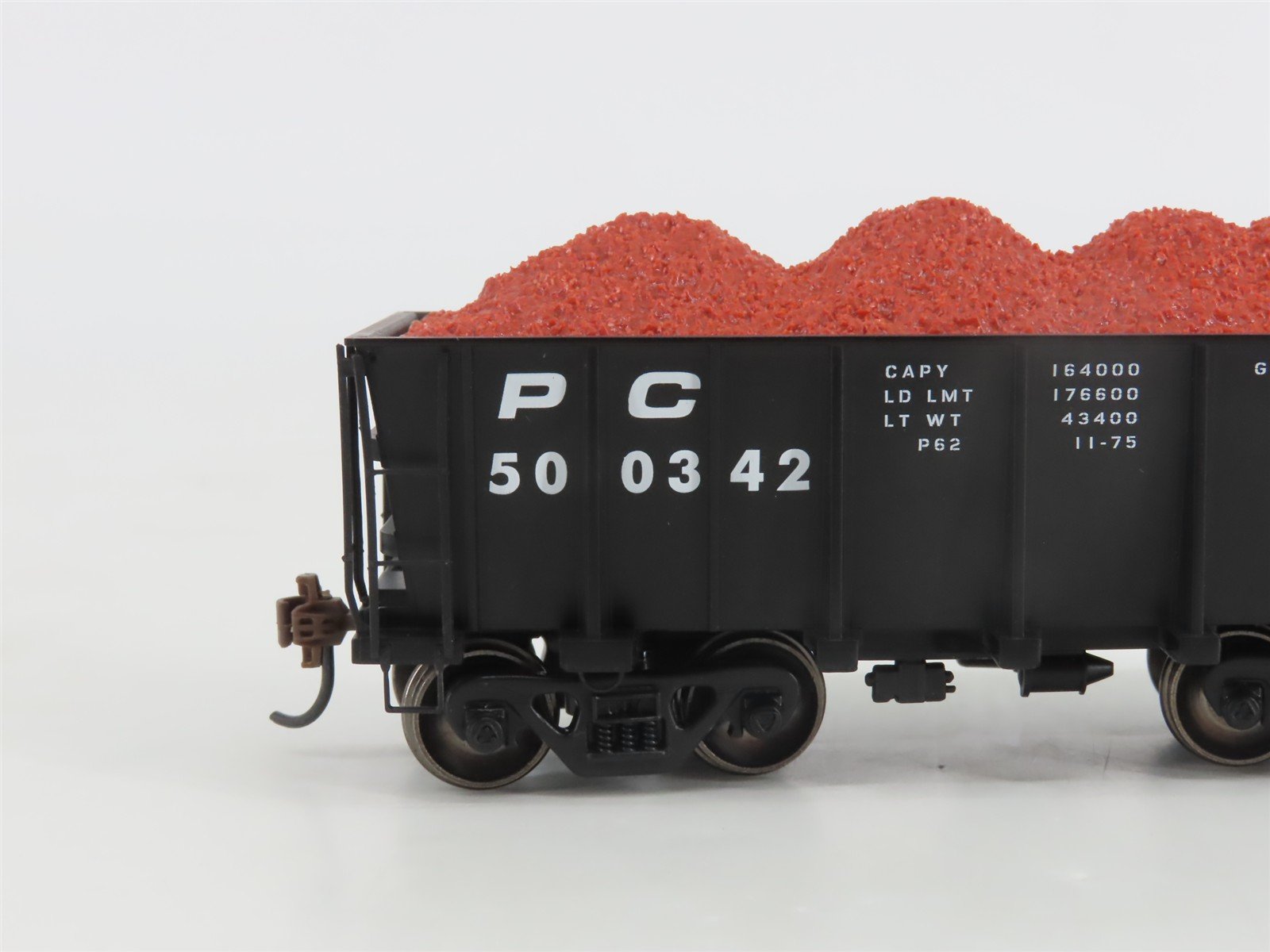 HO Scale Athearn Roundhouse ATH97698 PC Penn Central 26' Ore Car w/ Loads 4-Pack