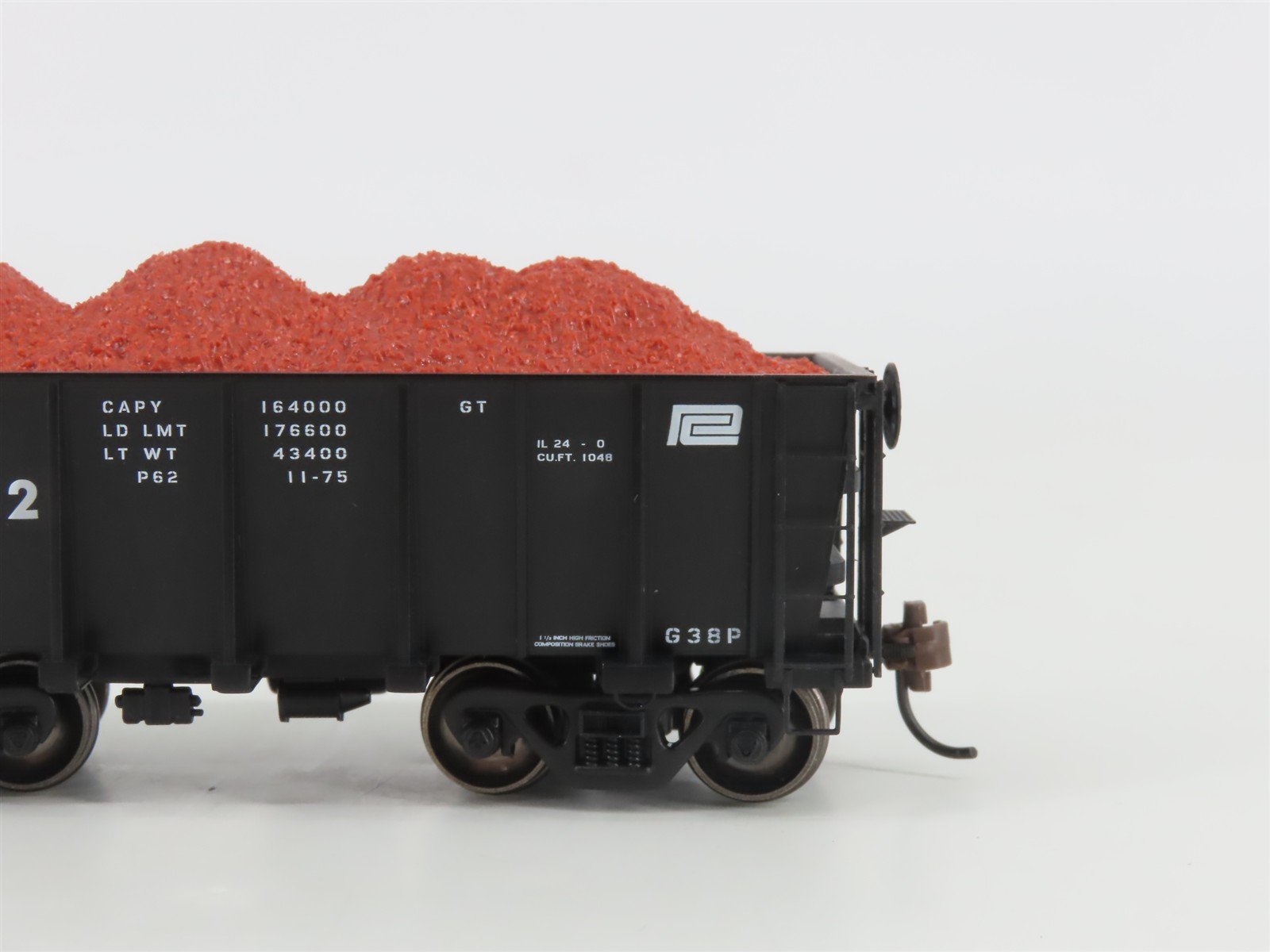 HO Scale Athearn Roundhouse ATH97698 PC Penn Central 26' Ore Car w/ Loads 4-Pack