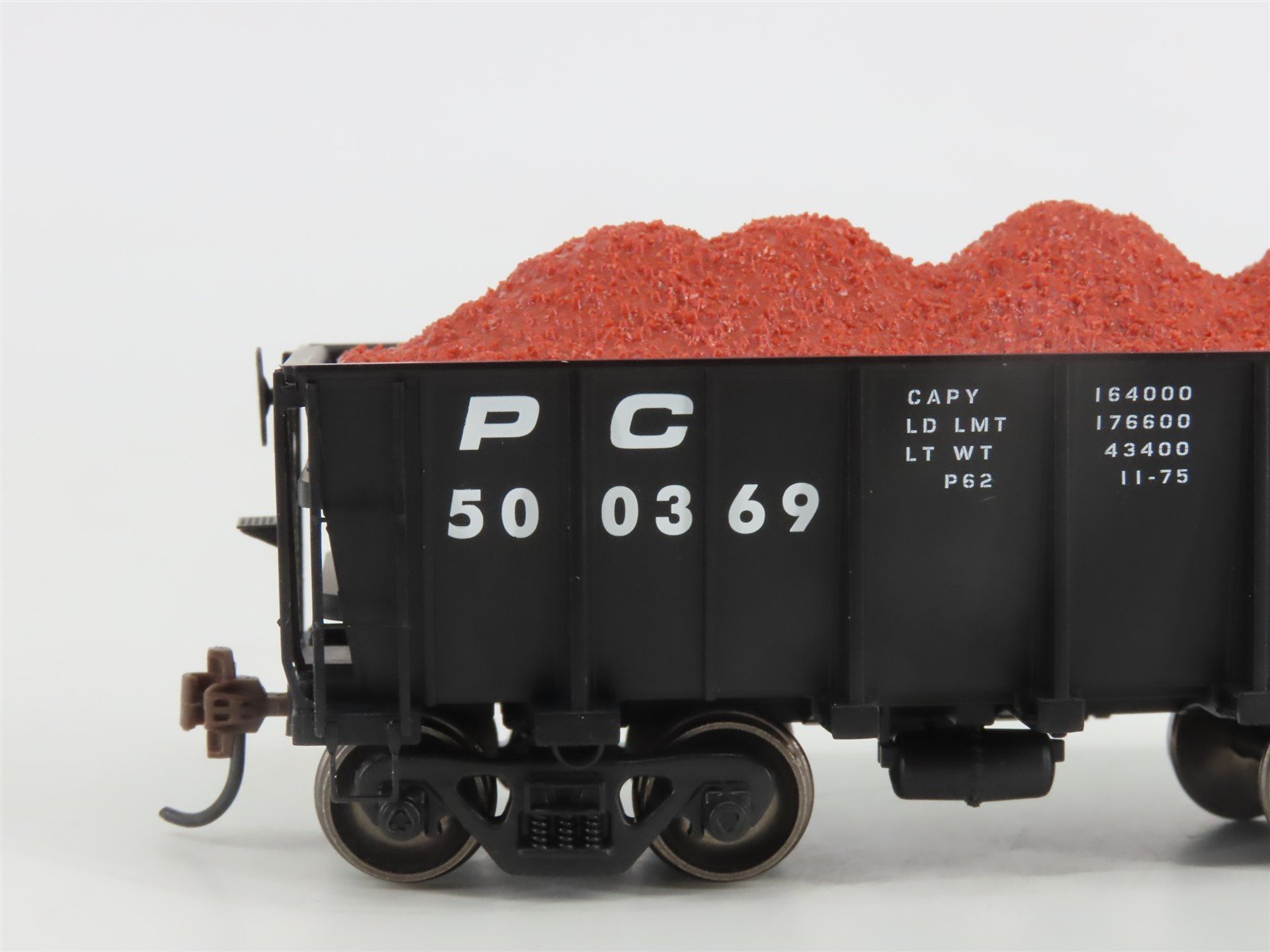 HO Scale Athearn Roundhouse ATH97698 PC Penn Central 26' Ore Car w/ Loads 4-Pack