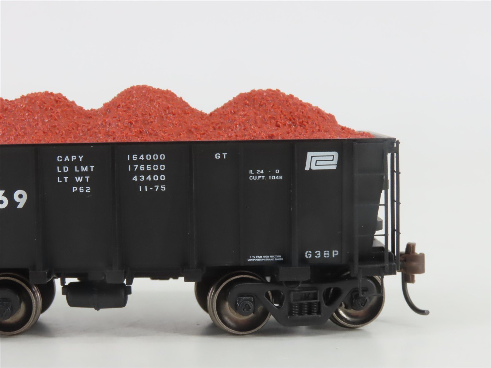 HO Scale Athearn Roundhouse ATH97698 PC Penn Central 26' Ore Car w/ Loads 4-Pack