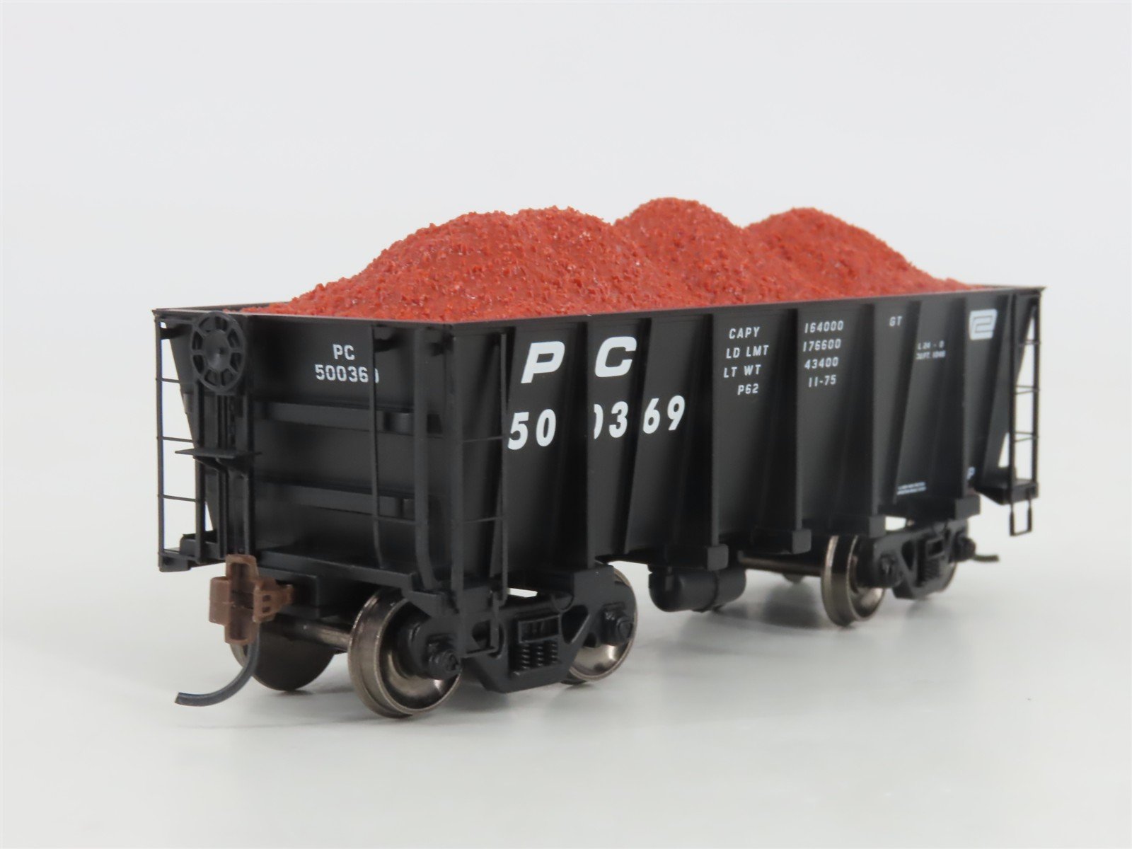 HO Scale Athearn Roundhouse ATH97698 PC Penn Central 26' Ore Car w/ Loads 4-Pack